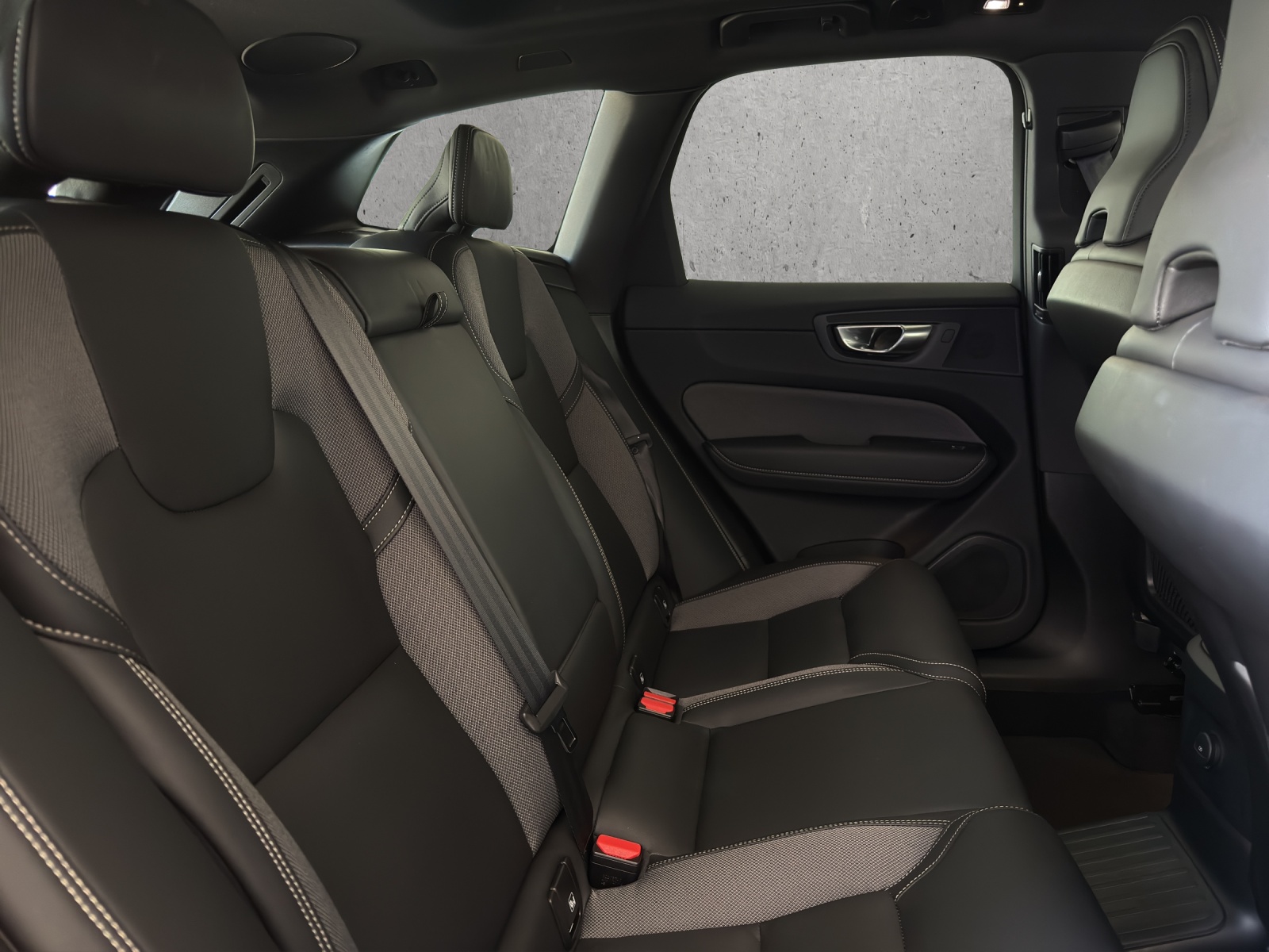 VOLVO XC60 2.0 T8 TE XCENTRIC eAWD-image-11