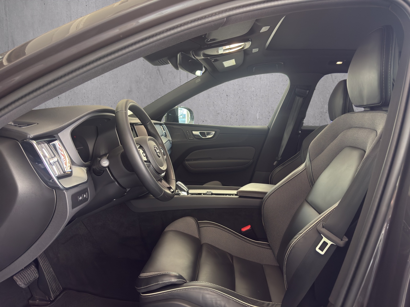 VOLVO XC60 2.0 T8 TE XCENTRIC eAWD-image-8