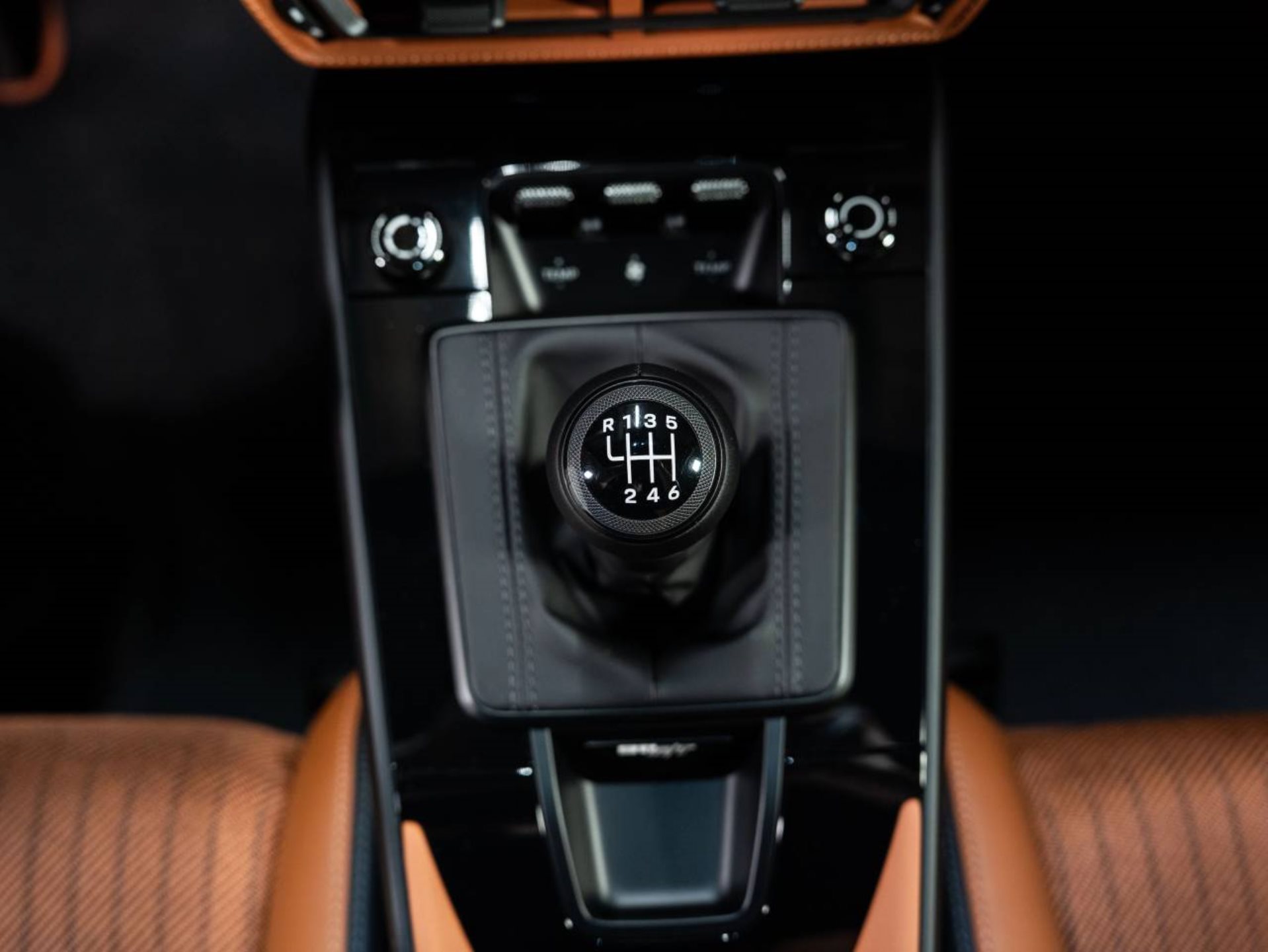 PORSCHE 911 S/T-image-18