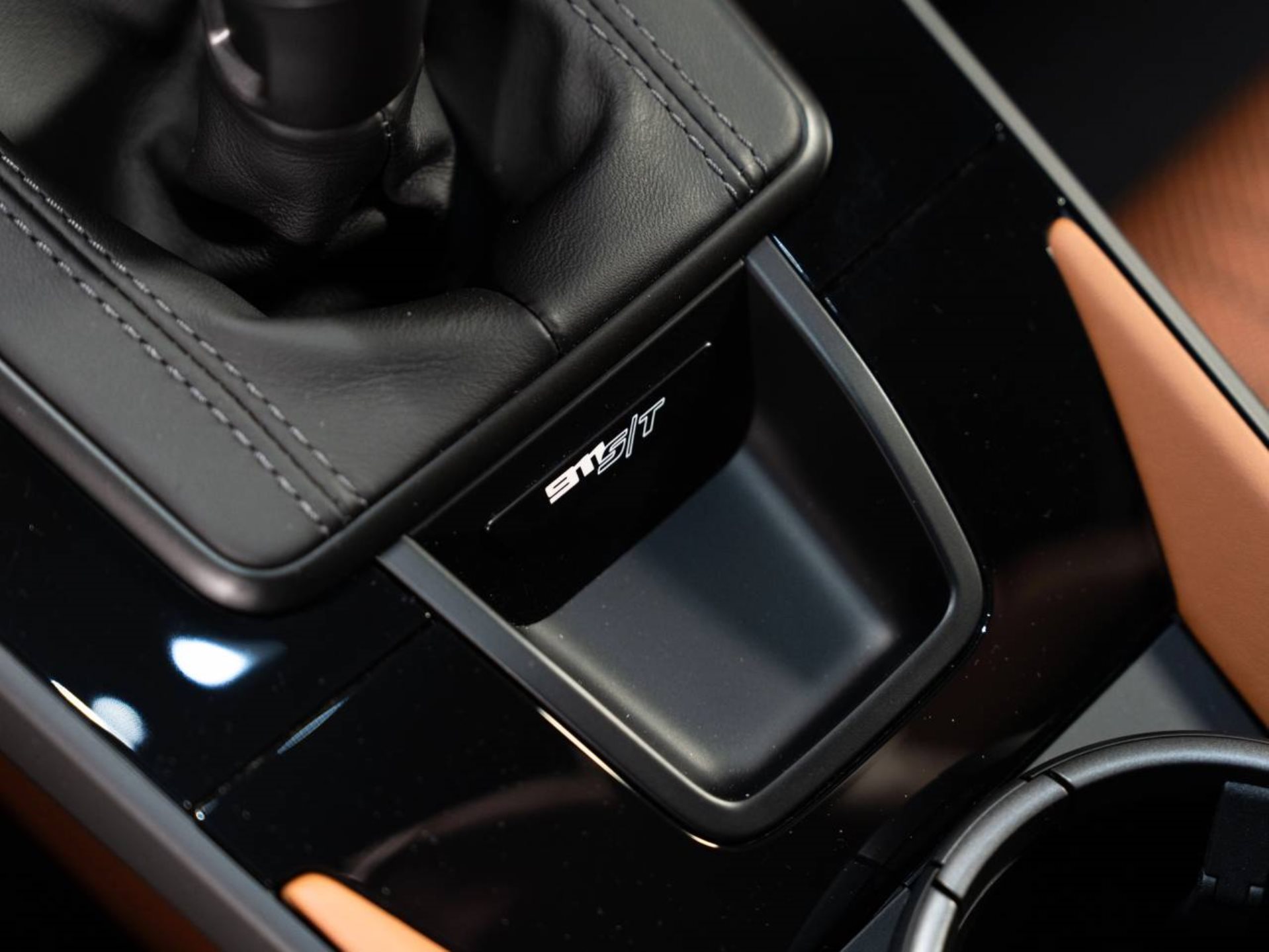 PORSCHE 911 S/T-image-17