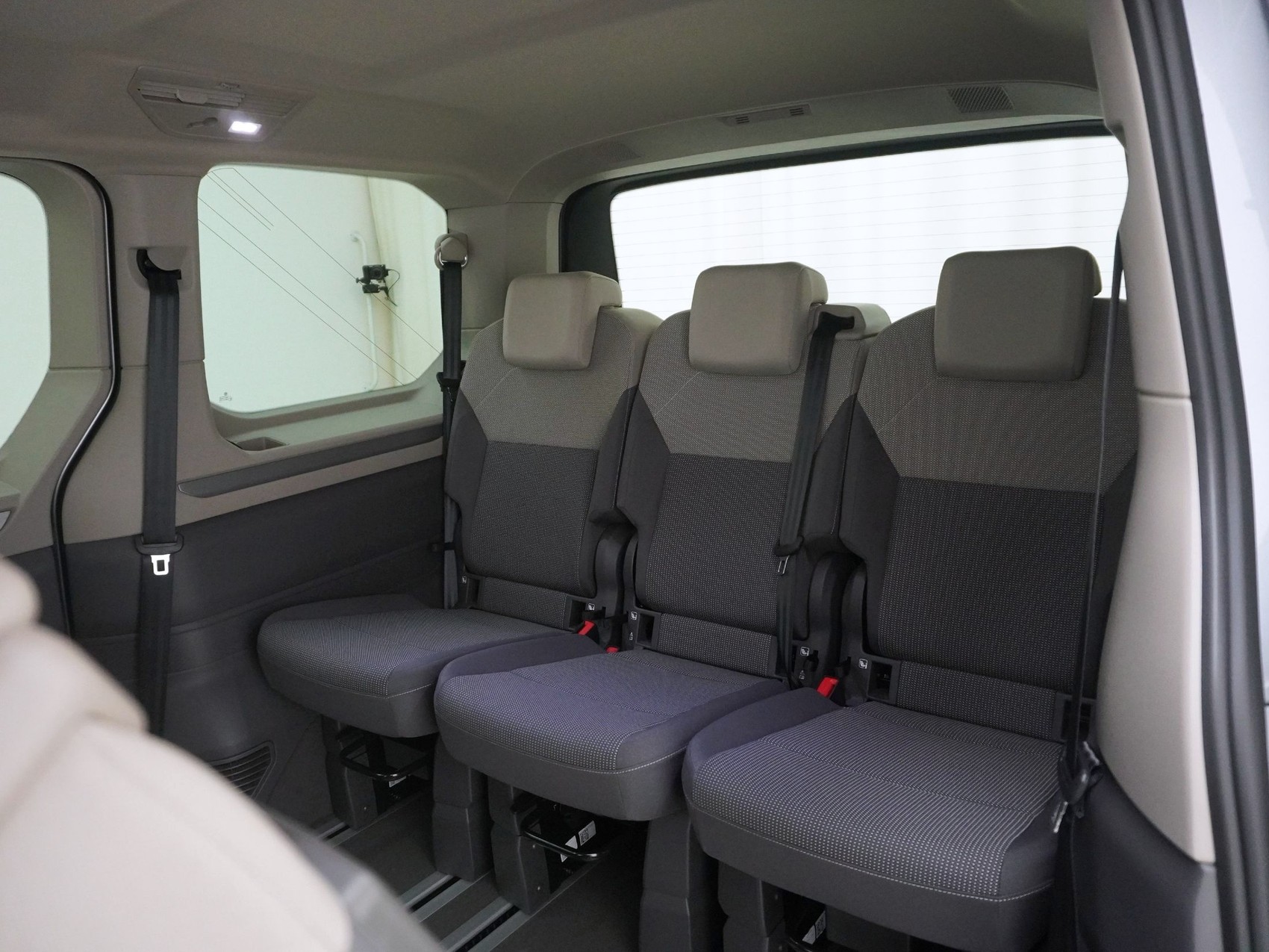 VW Multivan 1.5 TSI eHybrid Style DSG 4motion-image-16