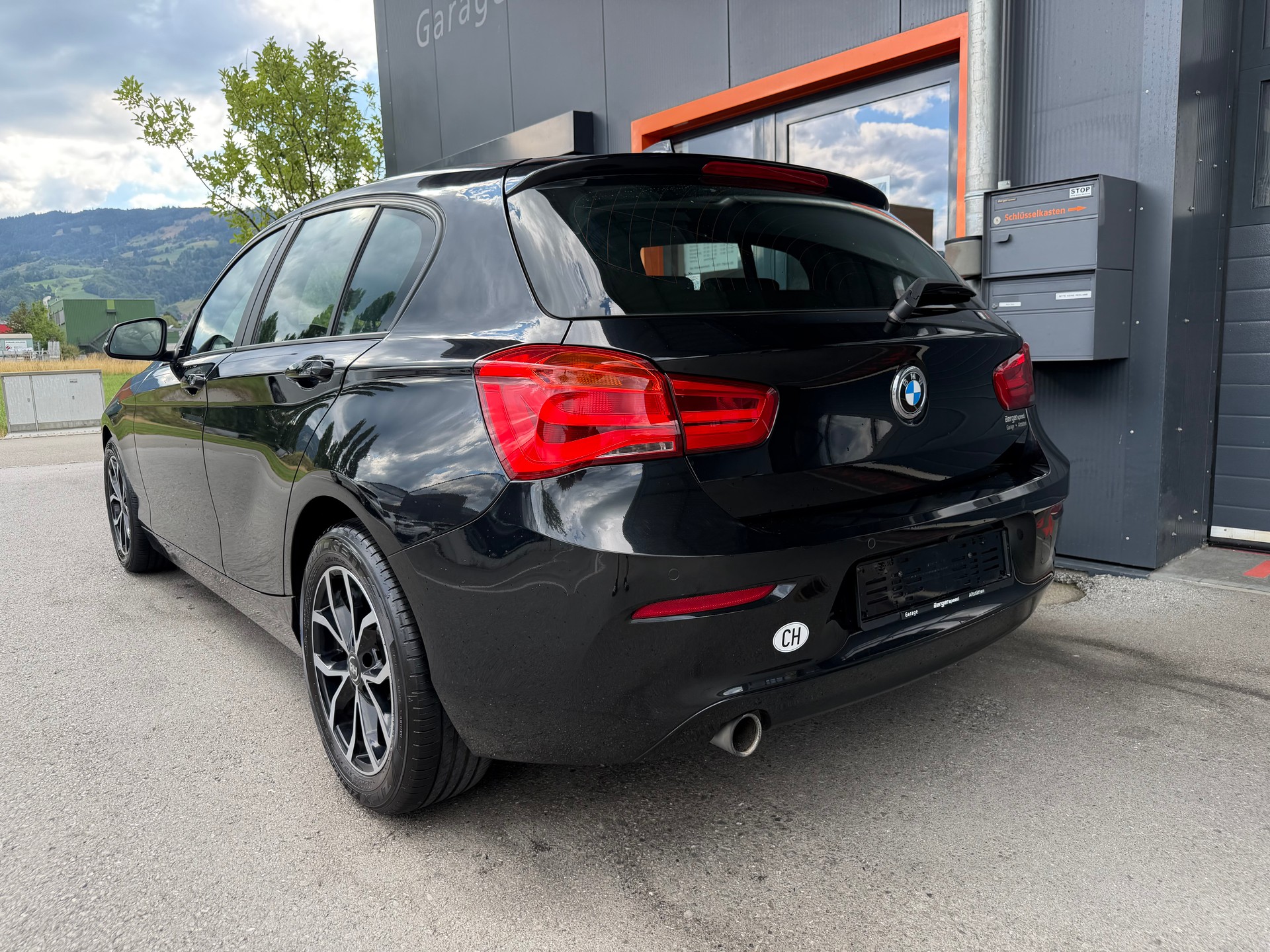 BMW 118i Steptronic-image-5