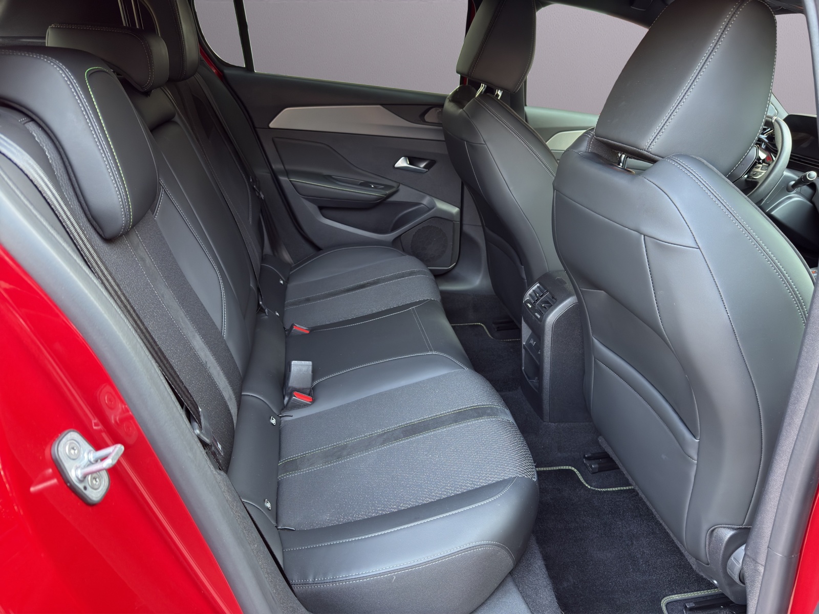 PEUGEOT 308 1.2 Hybrid GT-image-9