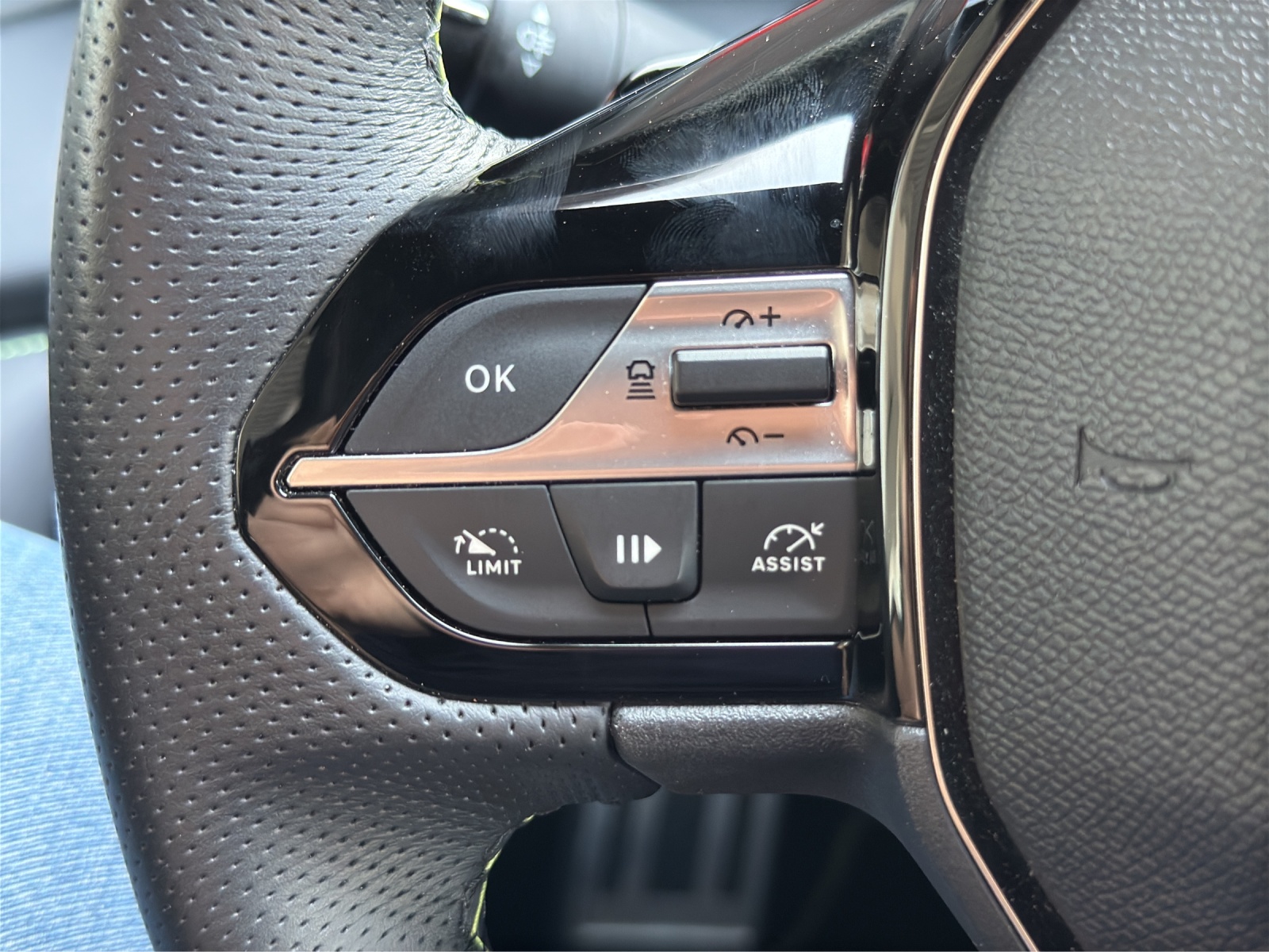 PEUGEOT 308 1.2 Hybrid GT-image-13