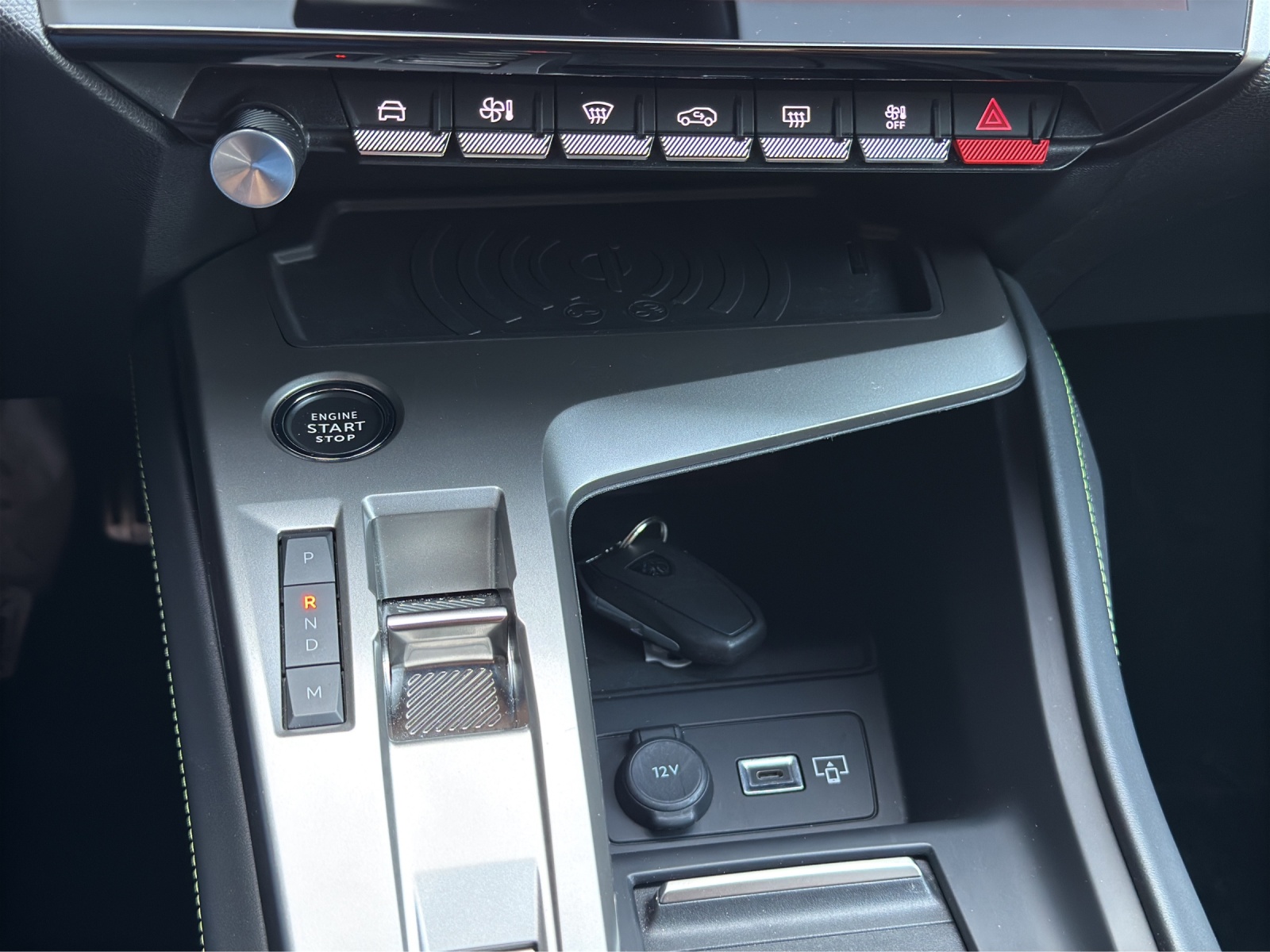 PEUGEOT 308 1.2 Hybrid GT-image-14