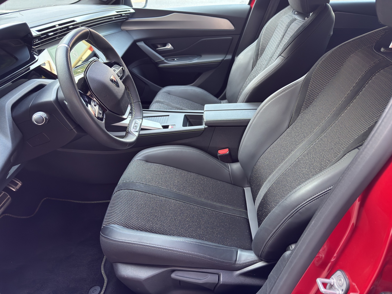 PEUGEOT 308 1.2 Hybrid GT-image-4