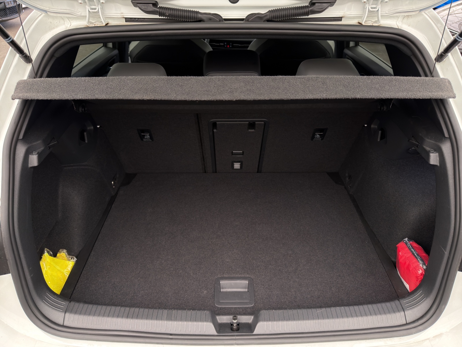 VW Golf 1.5 eTSI mHEV ACT R-Line DSG - Navi - Black Style - Rückfahrkamera-image-12