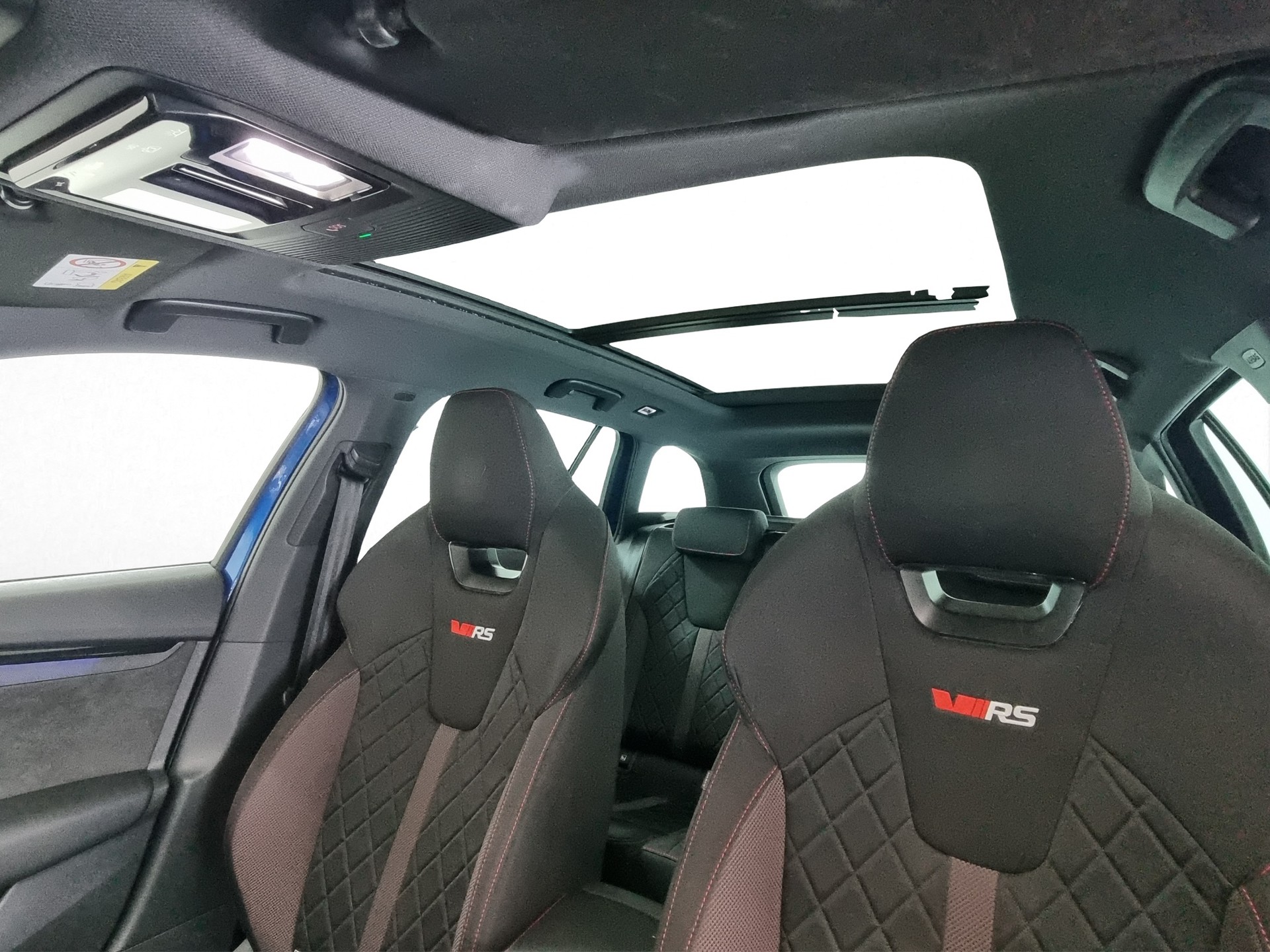 SKODA Octavia Combi 1.4 TSI PHEV 245 RS DSG-image-12