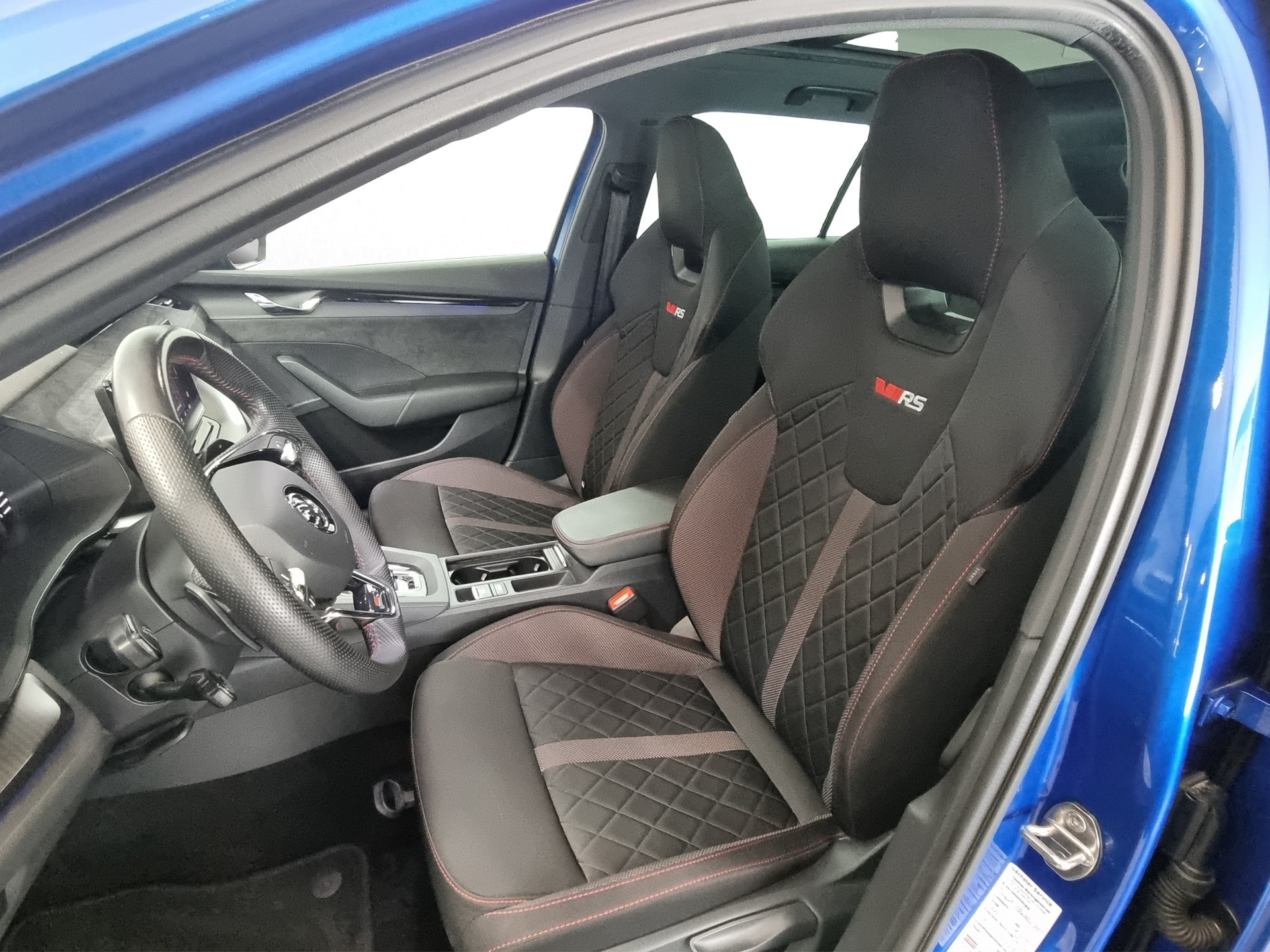SKODA Octavia Combi 1.4 TSI PHEV 245 RS DSG-image-5