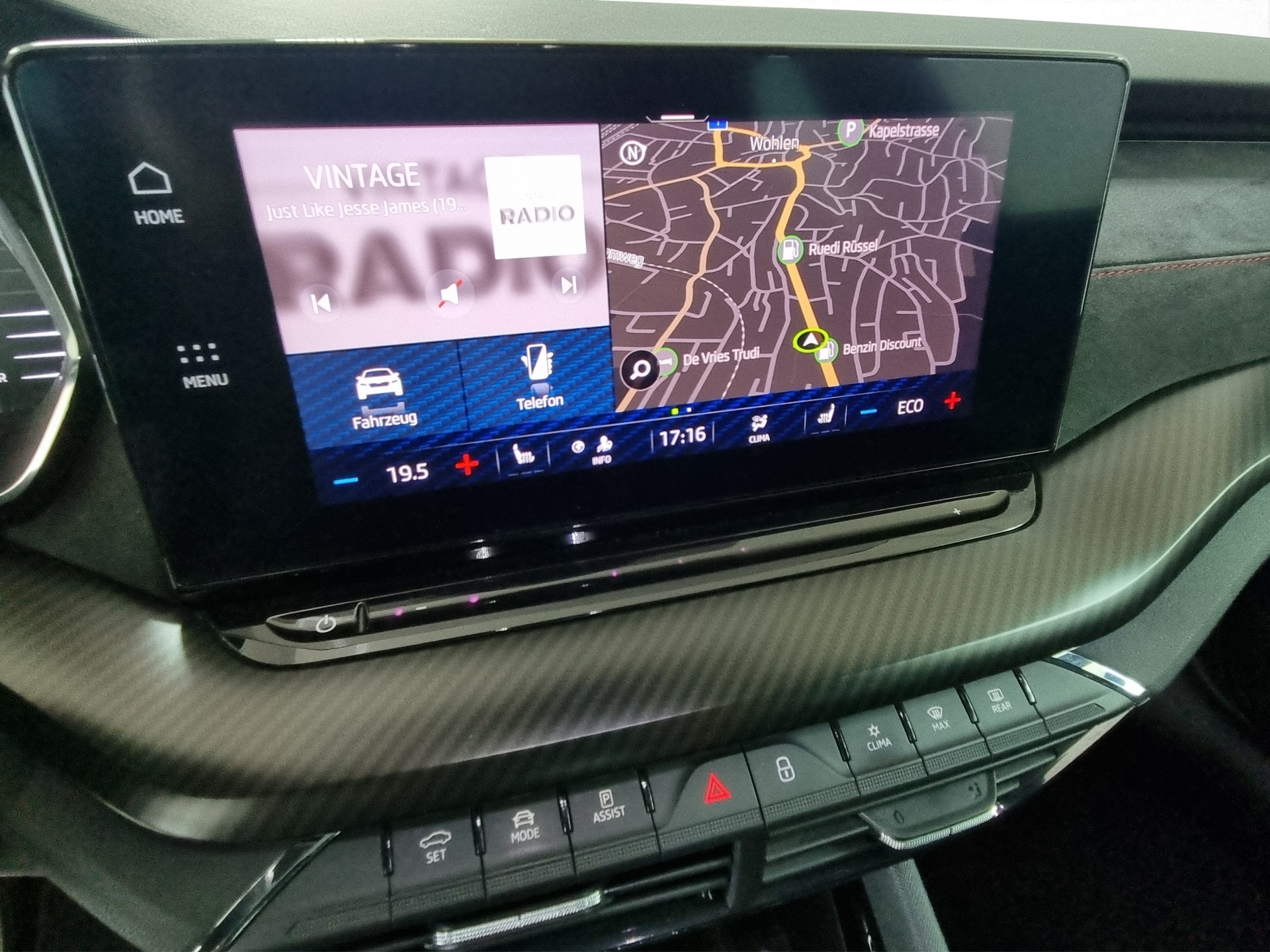 SKODA Octavia Combi 1.4 TSI PHEV 245 RS DSG-image-13