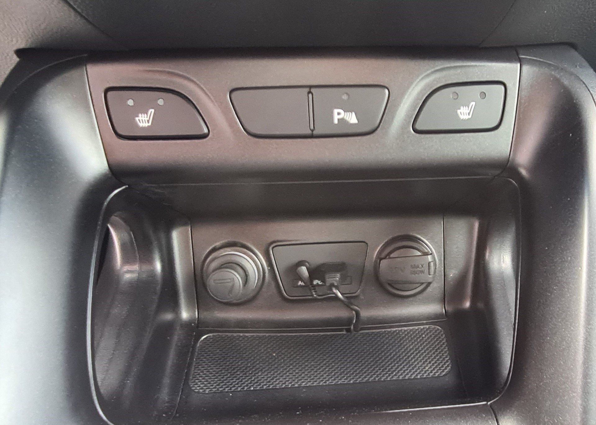 HYUNDAI iX 35 2.0 GDI Style 4WD-image-14