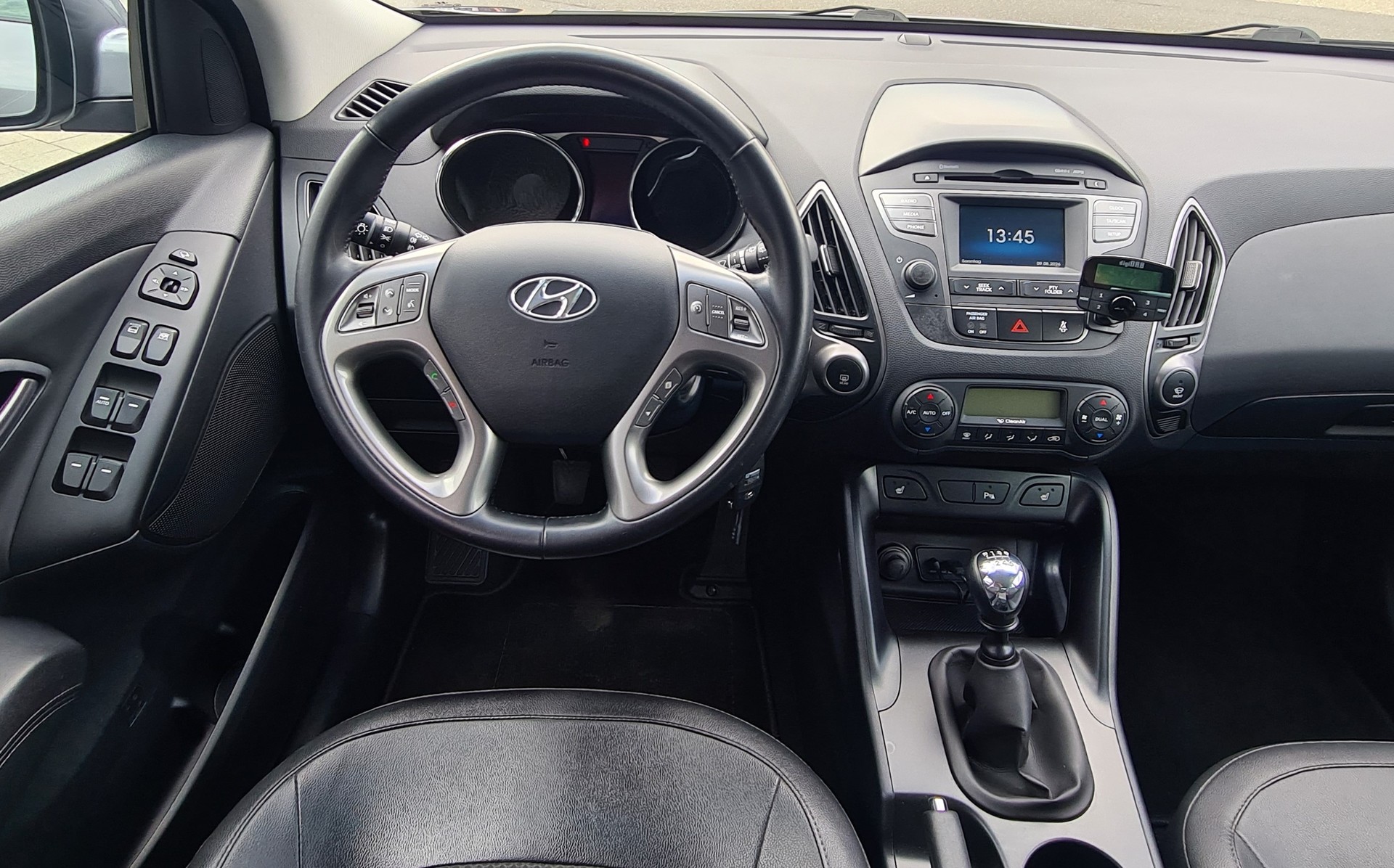HYUNDAI iX 35 2.0 GDI Style 4WD-image-10