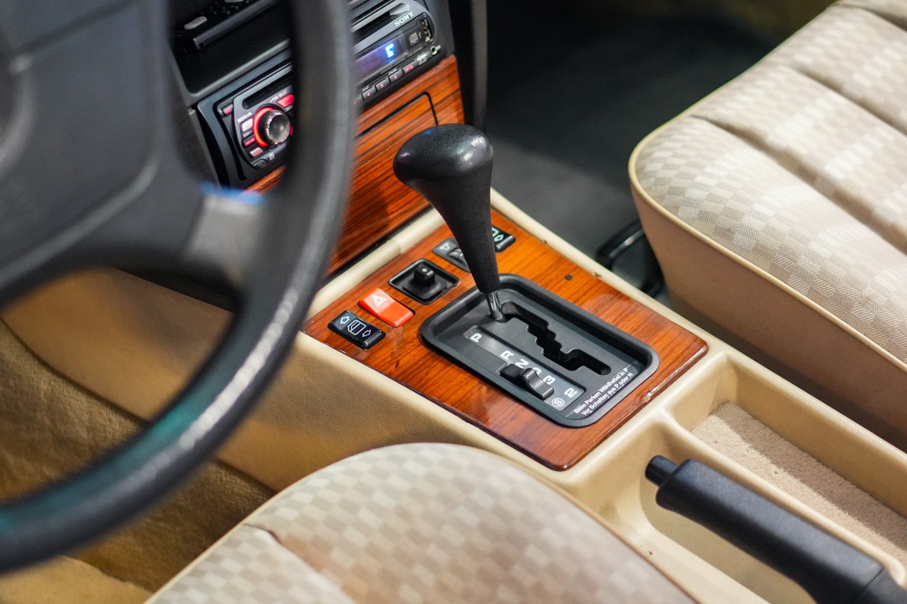 MERCEDES-BENZ 190 E 2.6-image-26