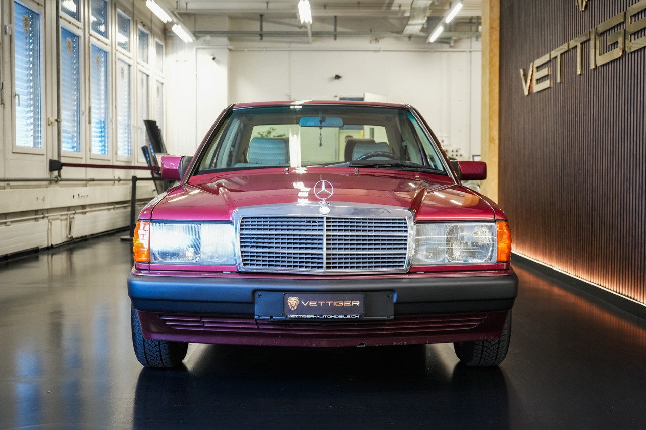 MERCEDES-BENZ 190 E 2.6-image-1