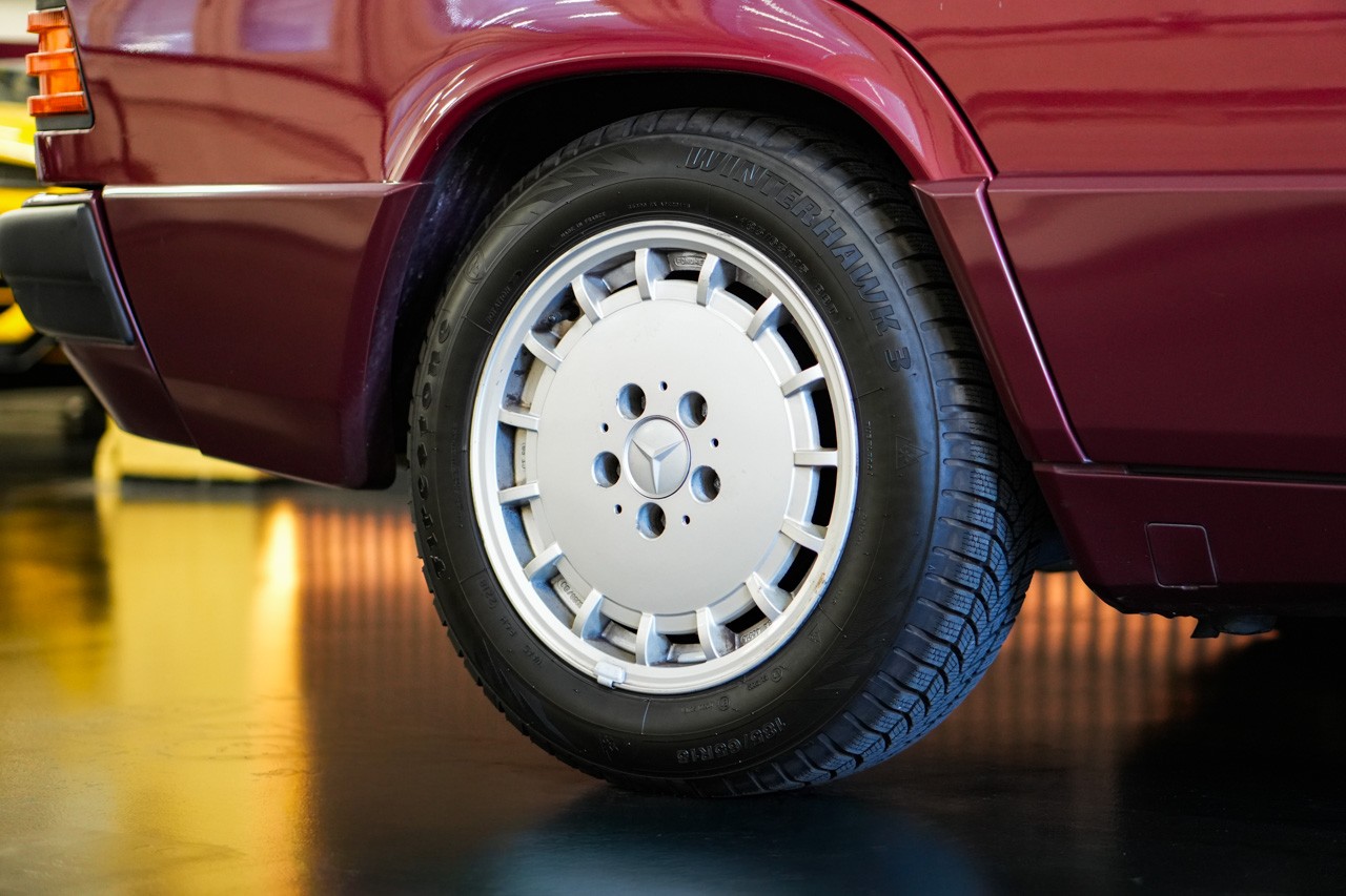 MERCEDES-BENZ 190 E 2.6-image-19
