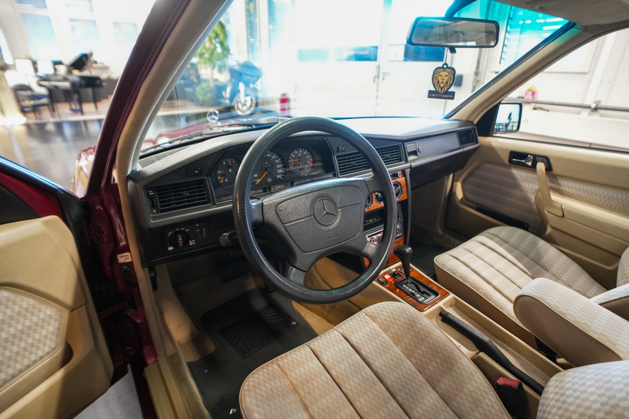 MERCEDES-BENZ 190 E 2.6-image-7