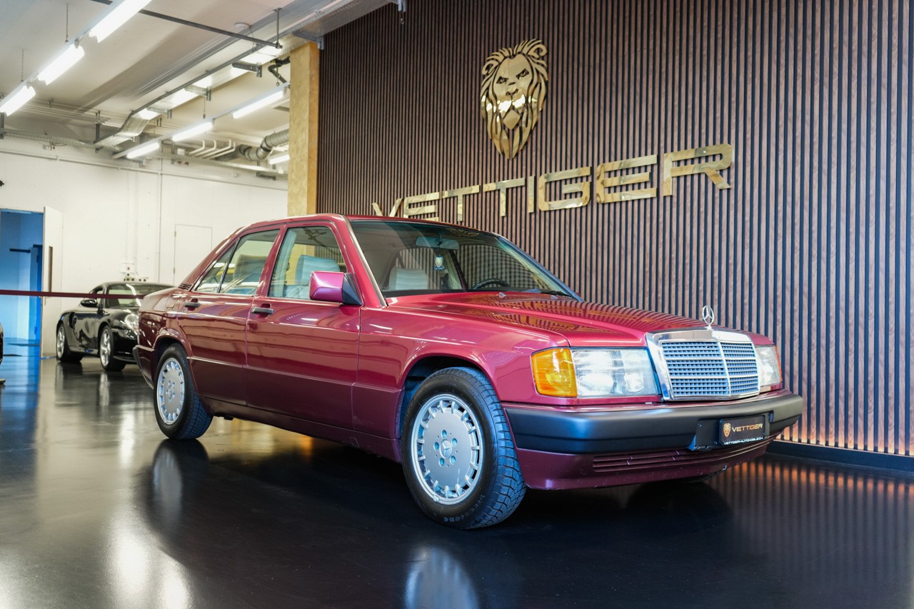 MERCEDES-BENZ 190 E 2.6-image-0