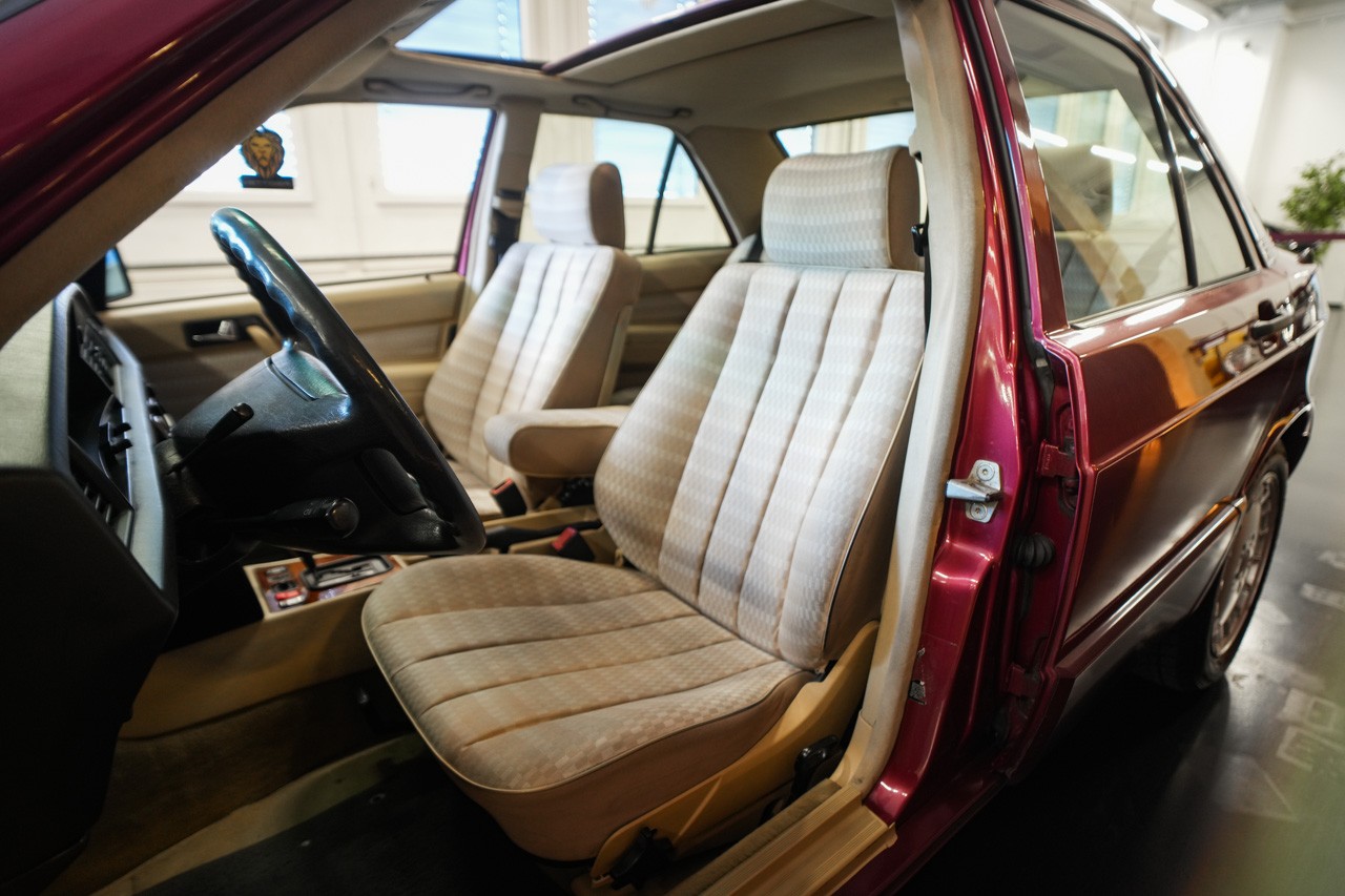 MERCEDES-BENZ 190 E 2.6-image-8