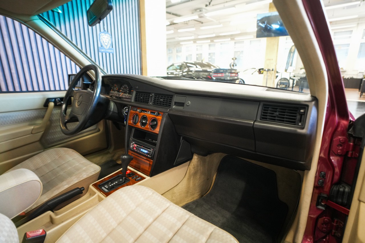 MERCEDES-BENZ 190 E 2.6-image-9