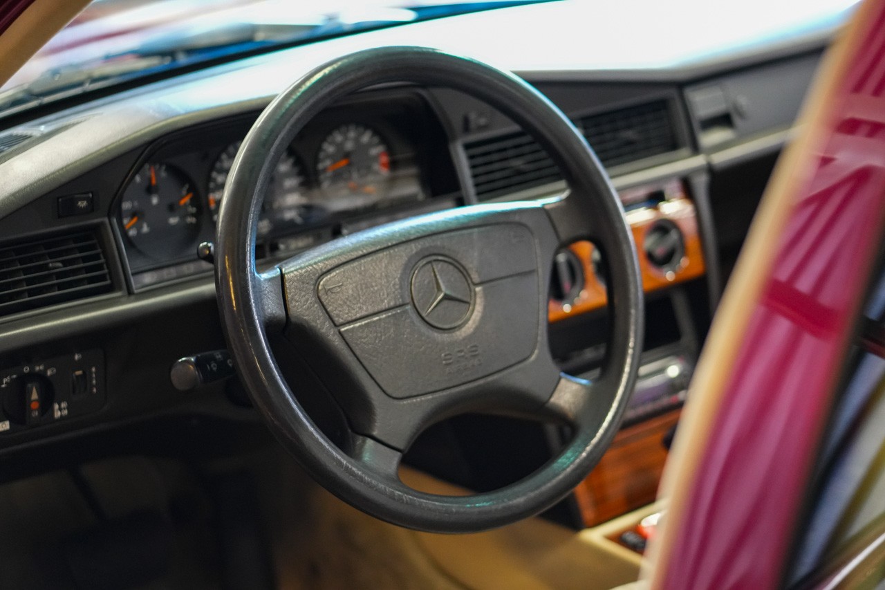 MERCEDES-BENZ 190 E 2.6-image-23