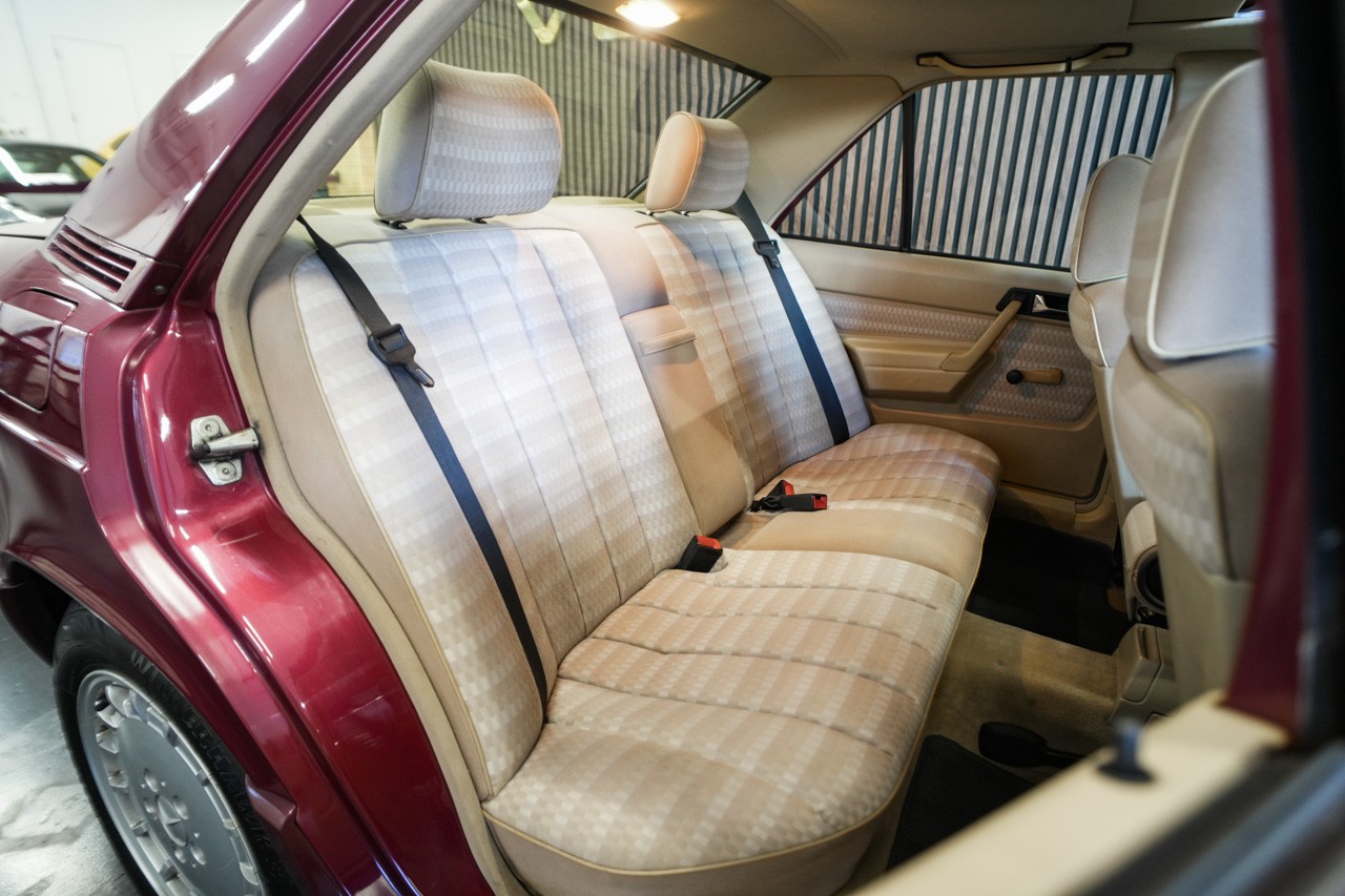 MERCEDES-BENZ 190 E 2.6-image-14