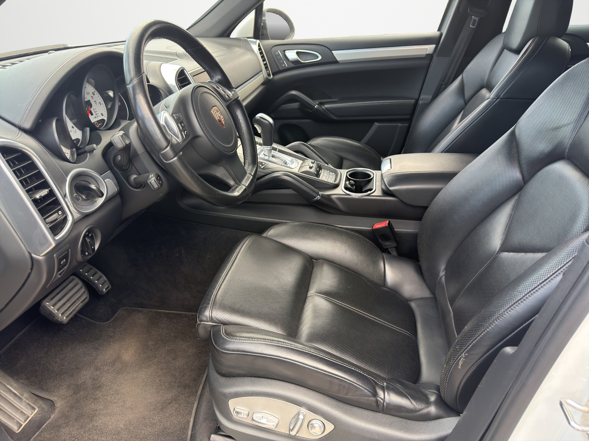 PORSCHE Cayenne S-image-8
