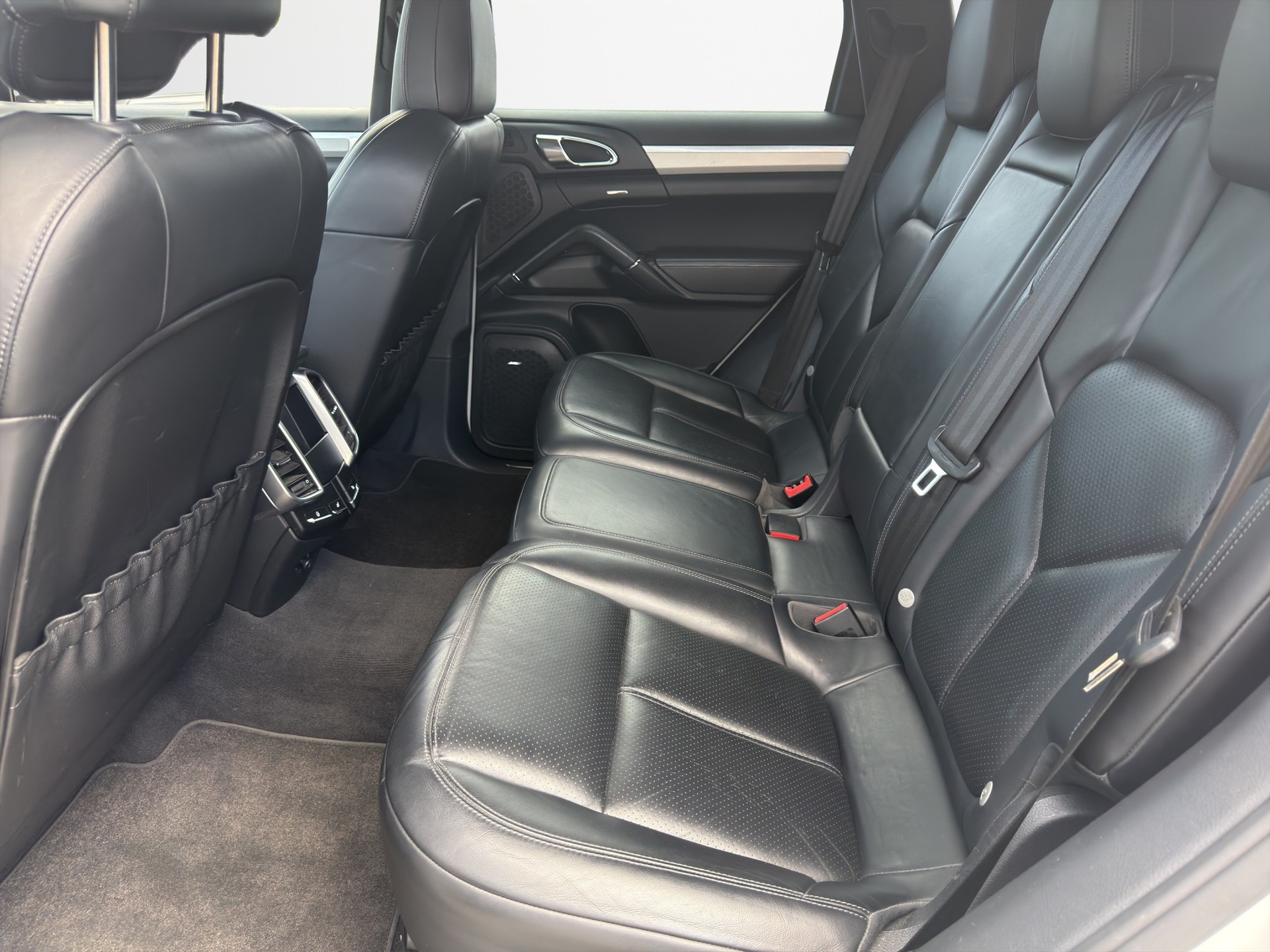 PORSCHE Cayenne S-image-12