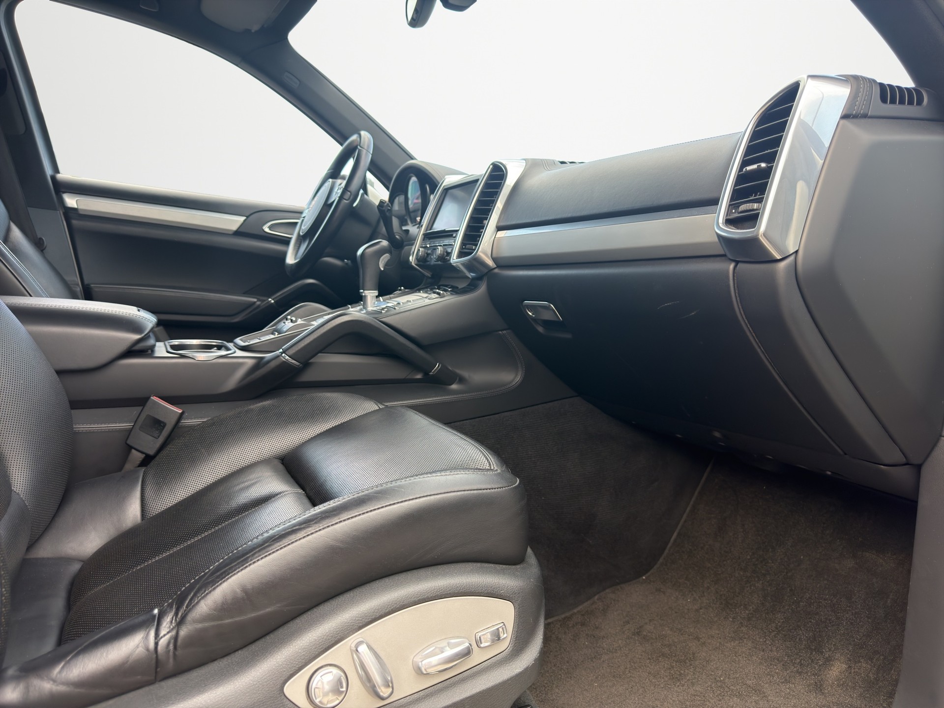 PORSCHE Cayenne S-image-11