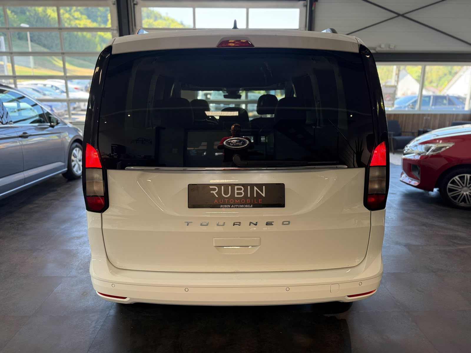 FORD Tourneo Connect 2.0 EcoBlue Titanium Automat-image-3