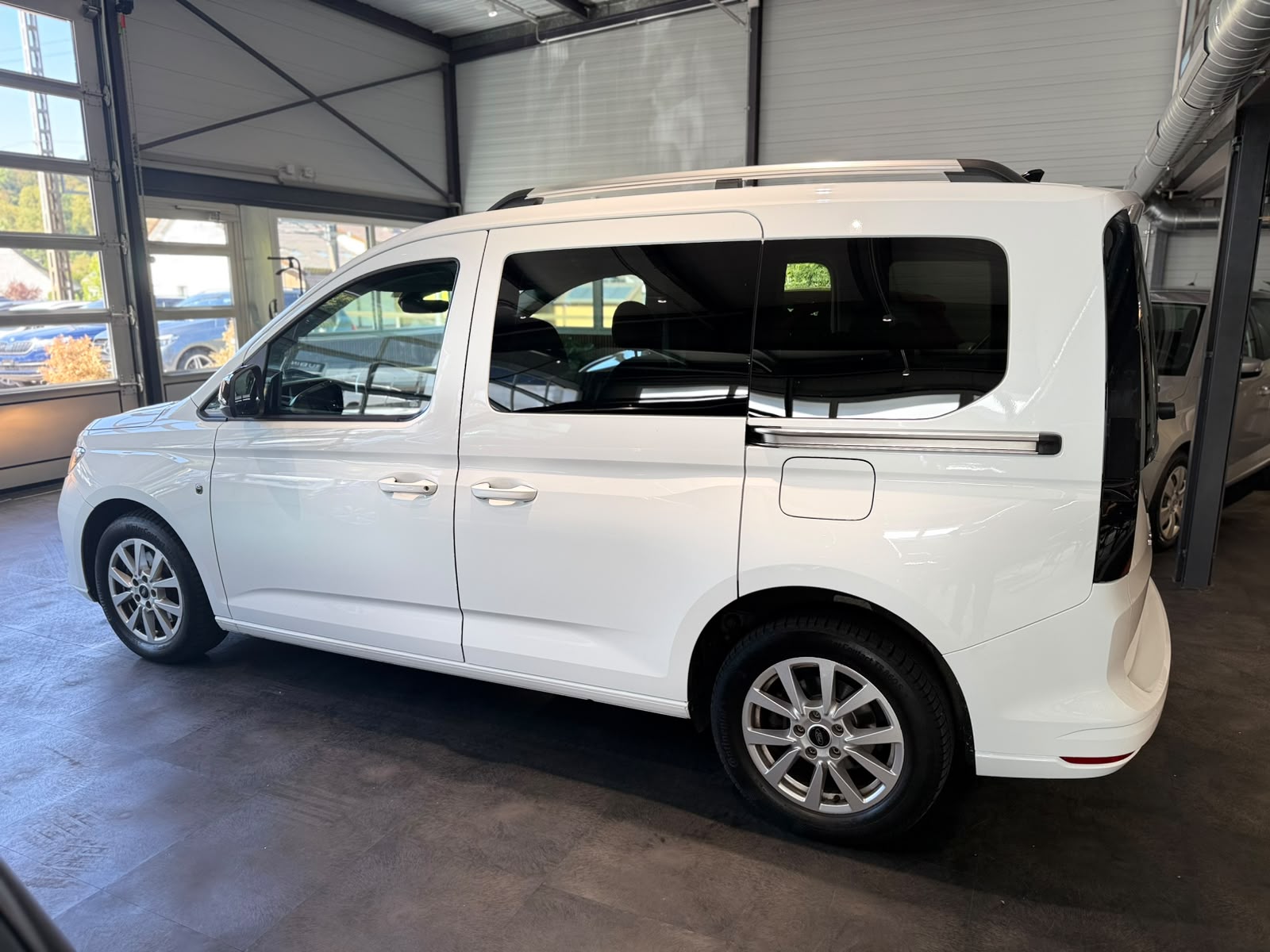 FORD Tourneo Connect 2.0 EcoBlue Titanium Automat-image-1