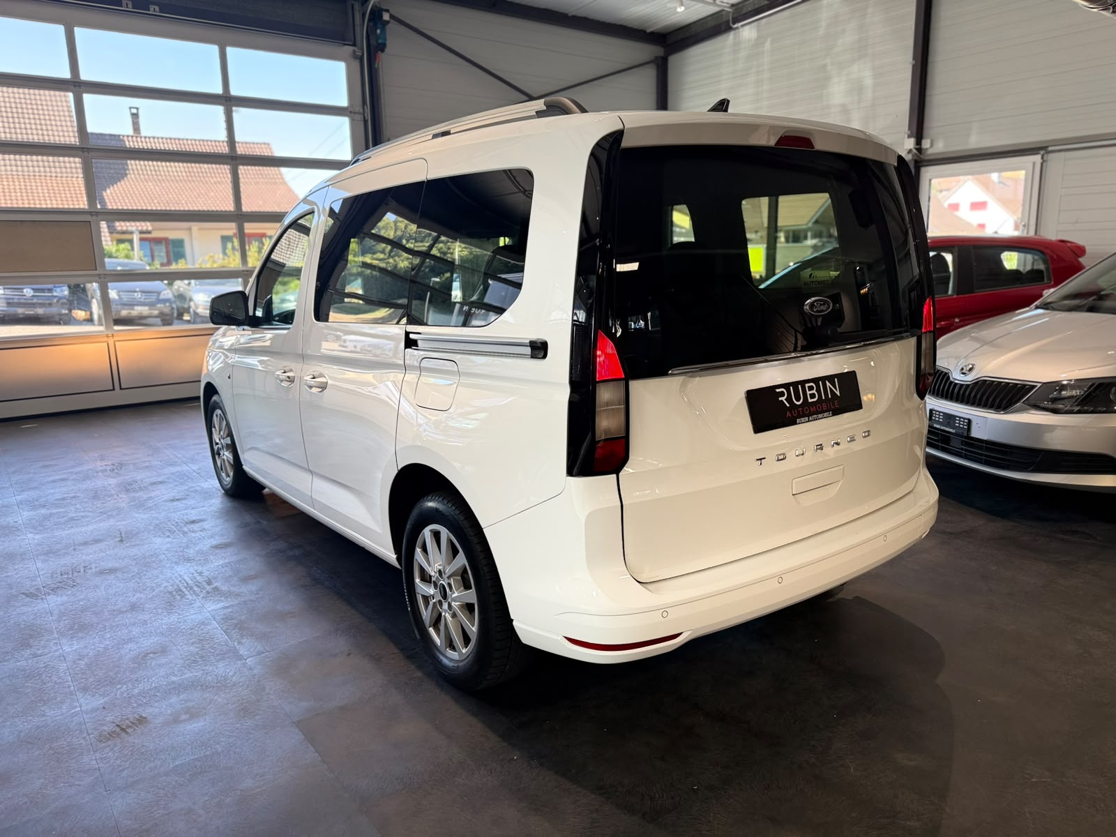 FORD Tourneo Connect 2.0 EcoBlue Titanium Automat-image-2