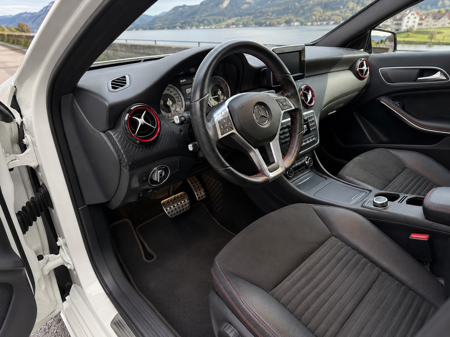 MERCEDES-BENZ A 250 Sport-image-3