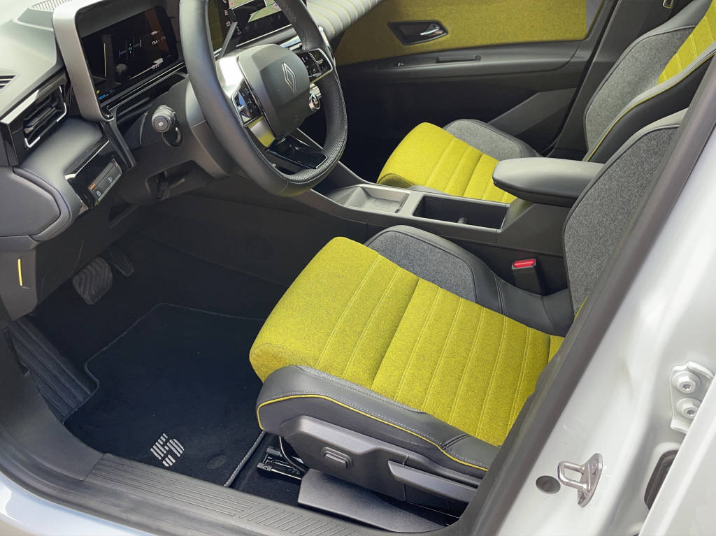 RENAULT R5 E-Tech Comfort Range iconic five-image-8