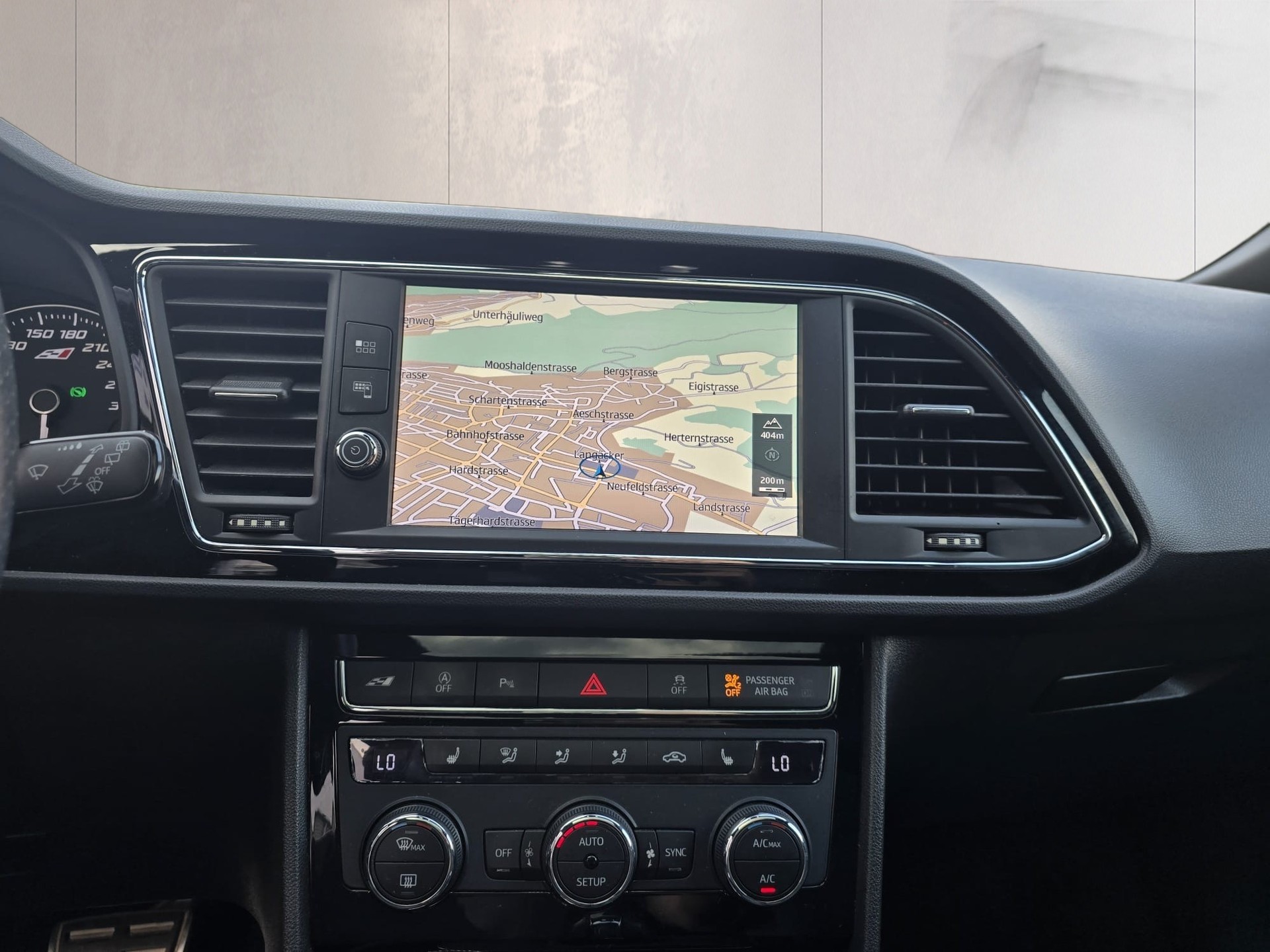 SEAT Leon 2.0 TSI Cupra 300 DSG-image-10