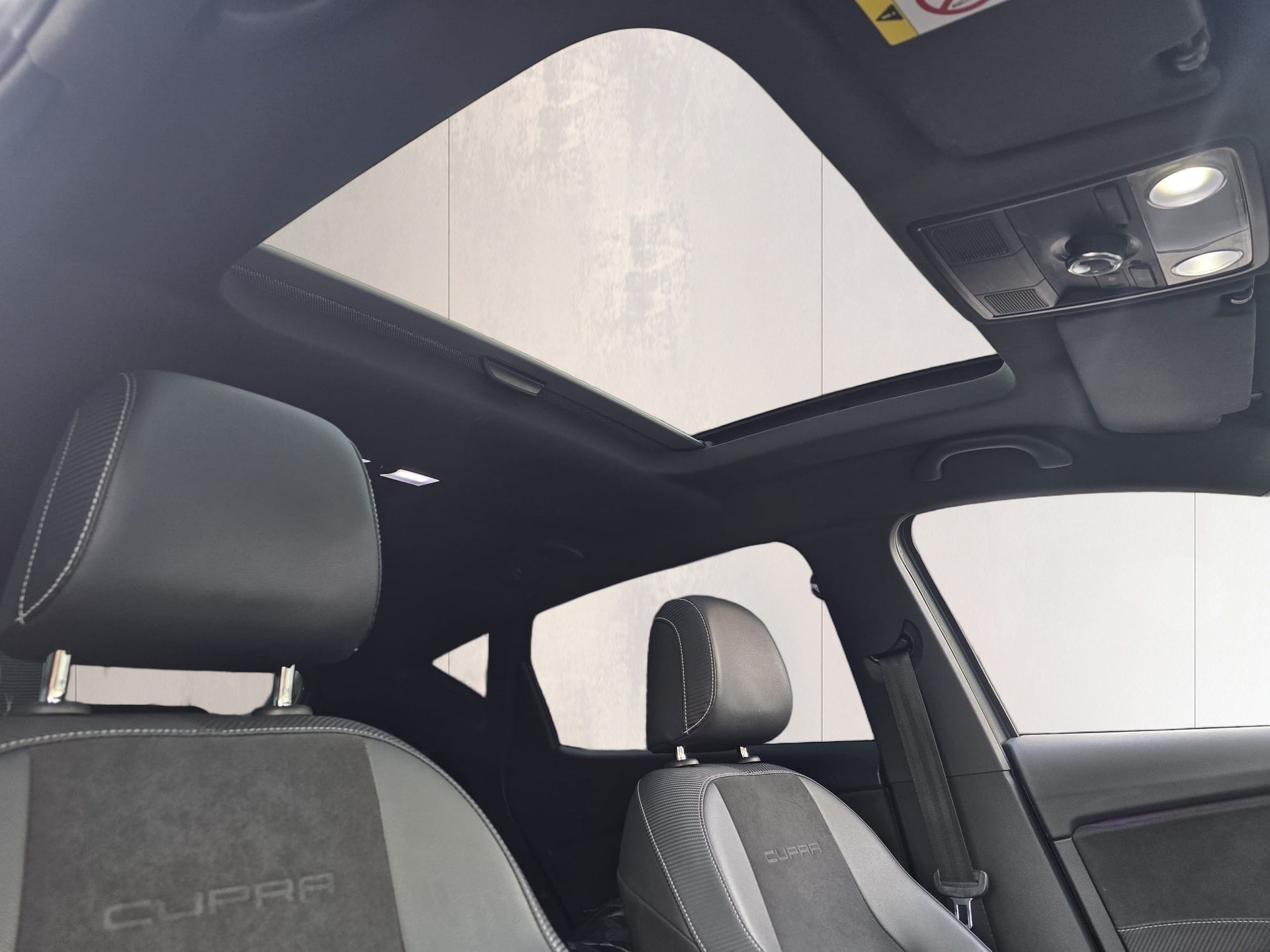 SEAT Leon 2.0 TSI Cupra 300 DSG-image-13