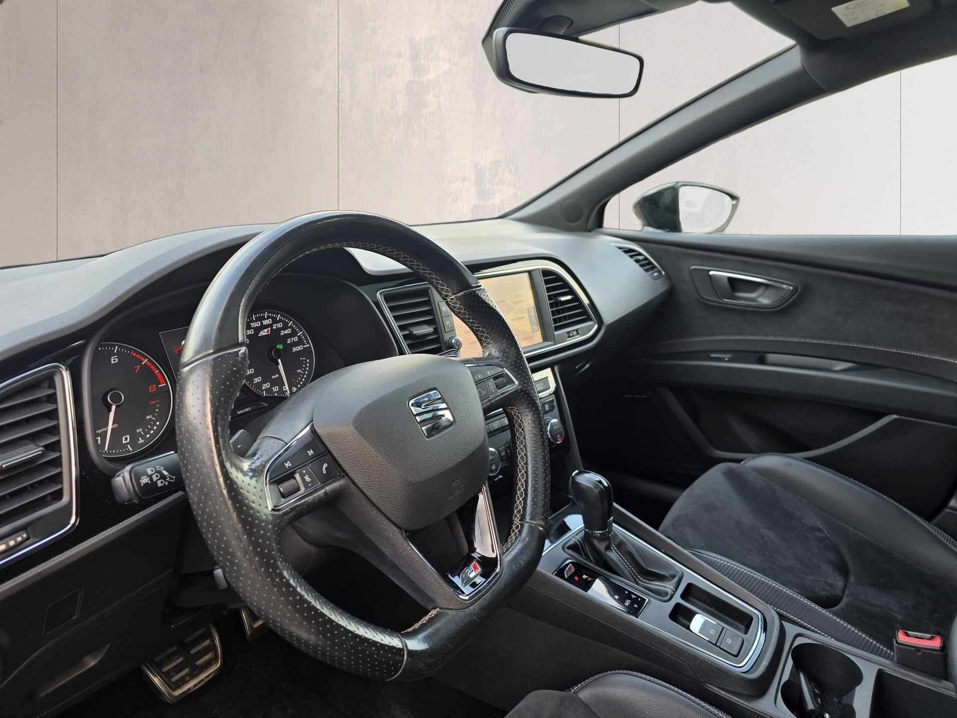 SEAT Leon 2.0 TSI Cupra 300 DSG-image-9