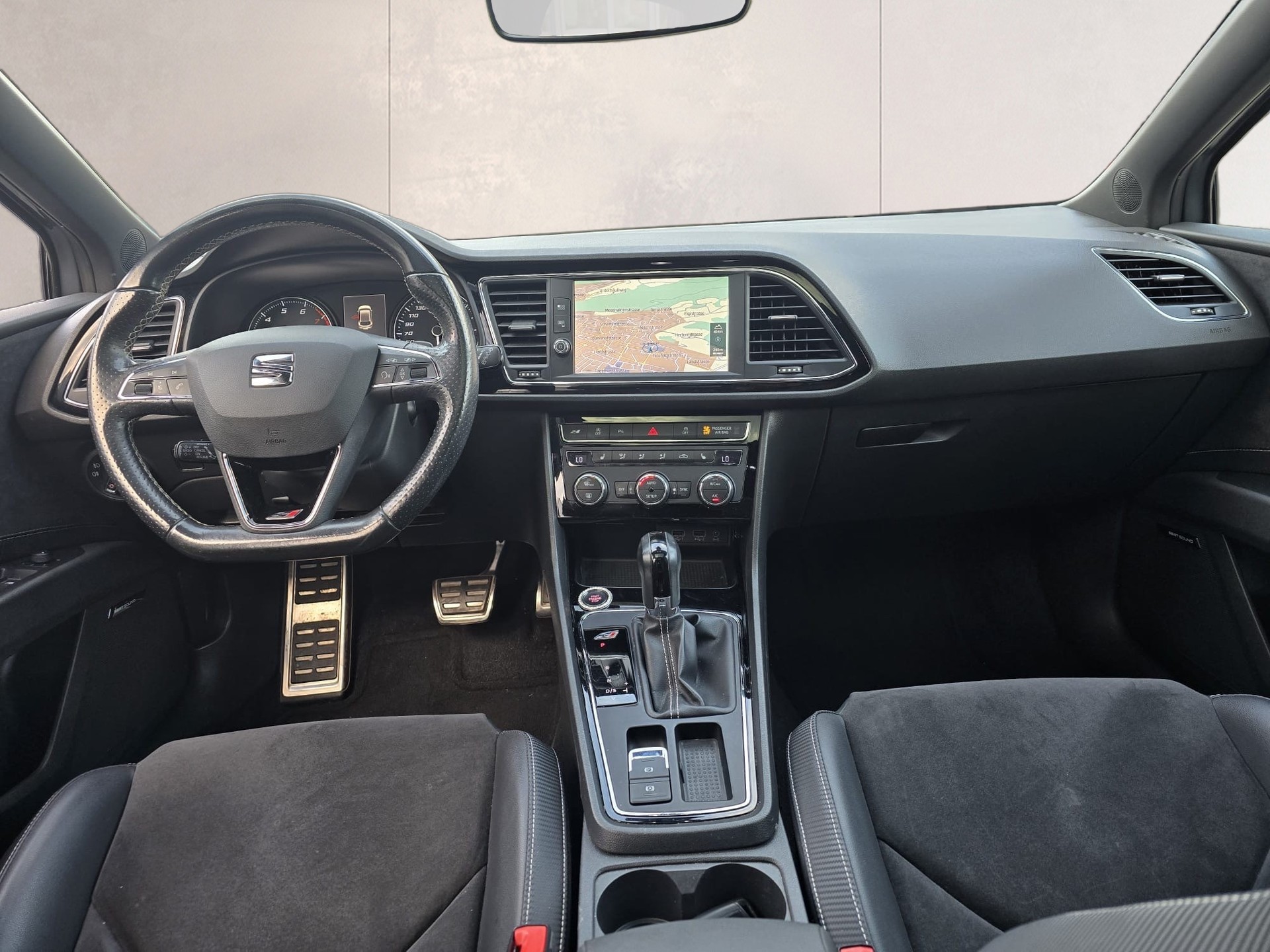 SEAT Leon 2.0 TSI Cupra 300 DSG-image-8