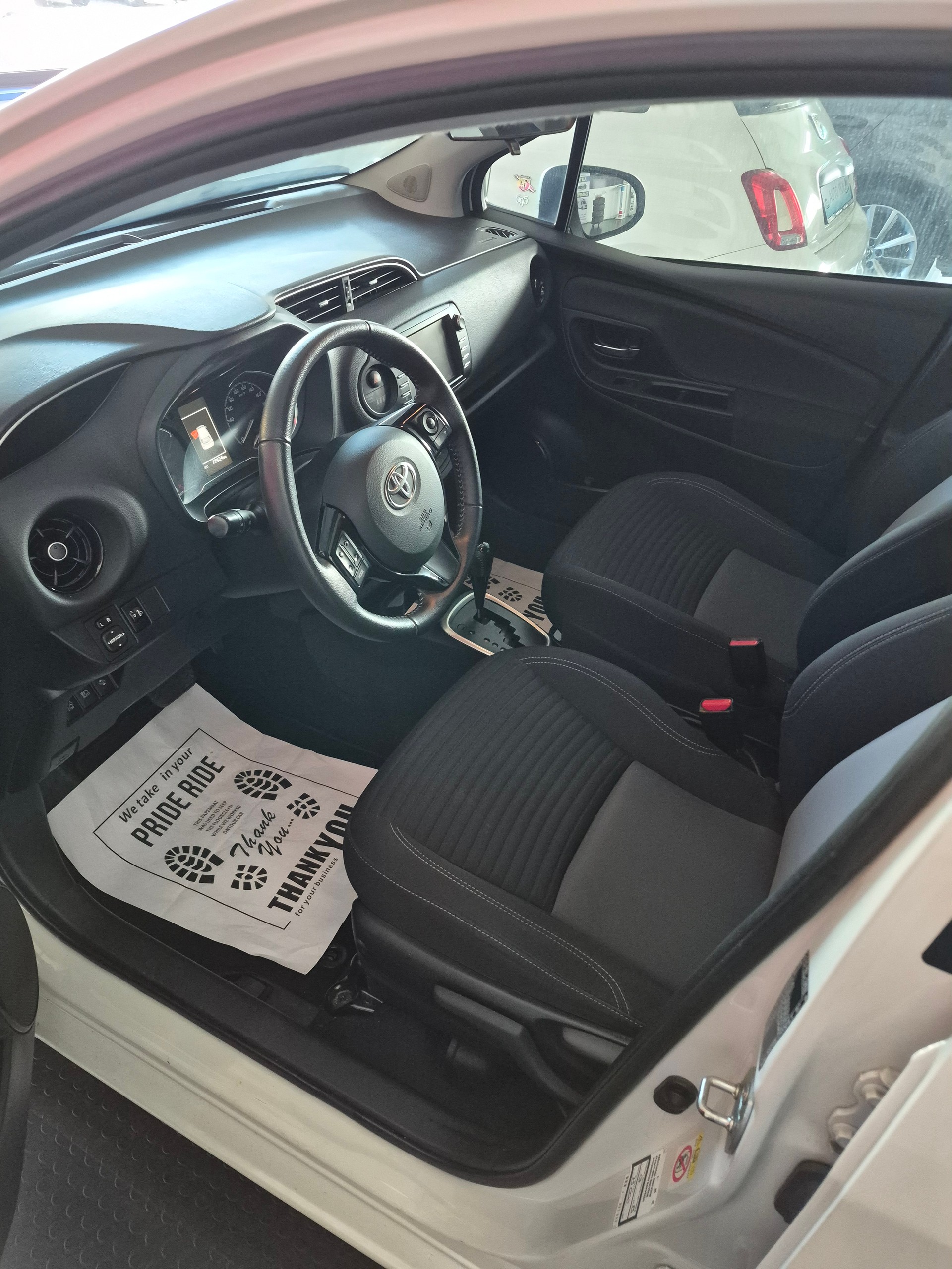 TOYOTA Yaris 1.5 VVT-i Hybrid Premium e-CVT-image-6