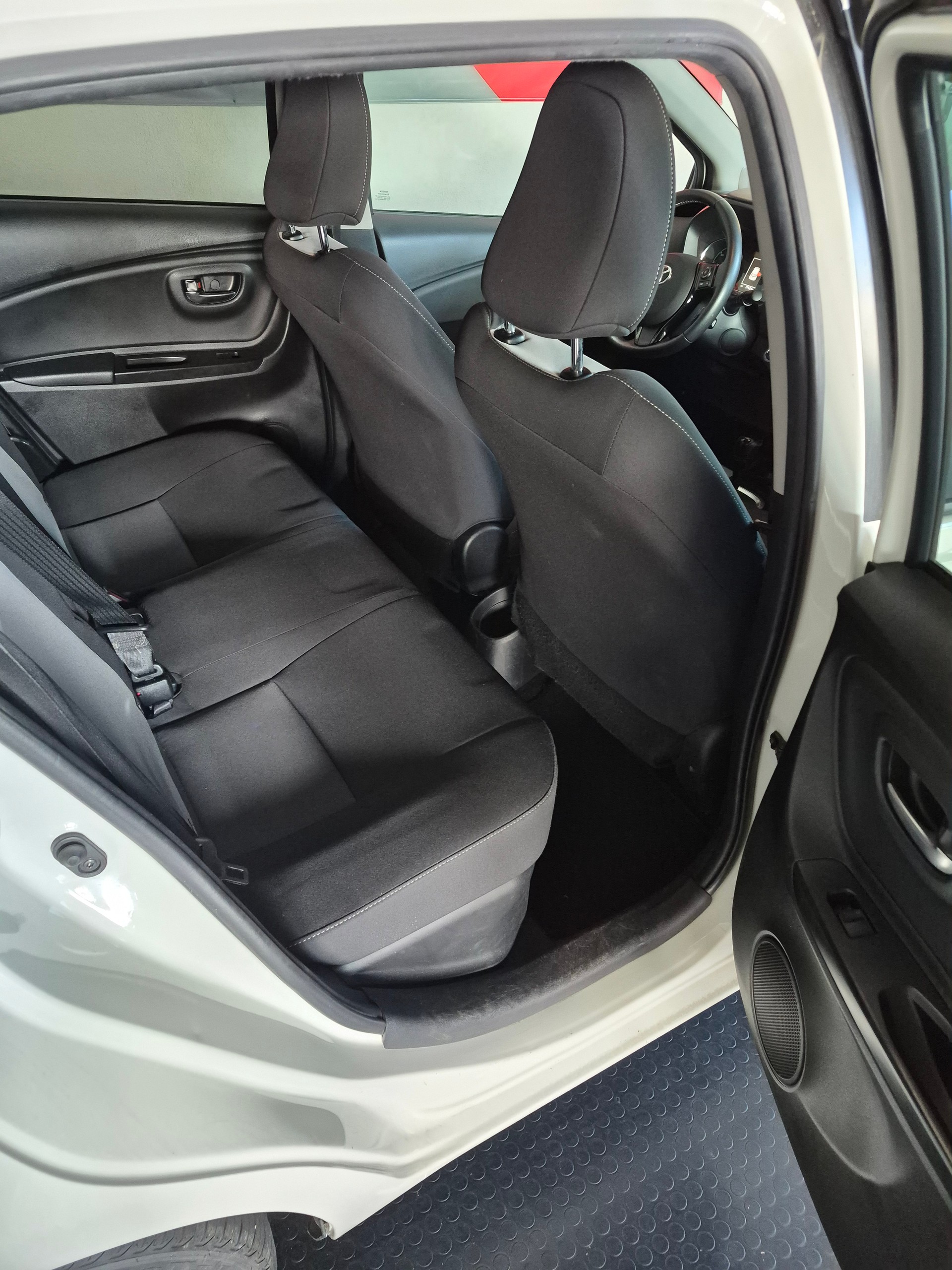TOYOTA Yaris 1.5 VVT-i Hybrid Premium e-CVT-image-8