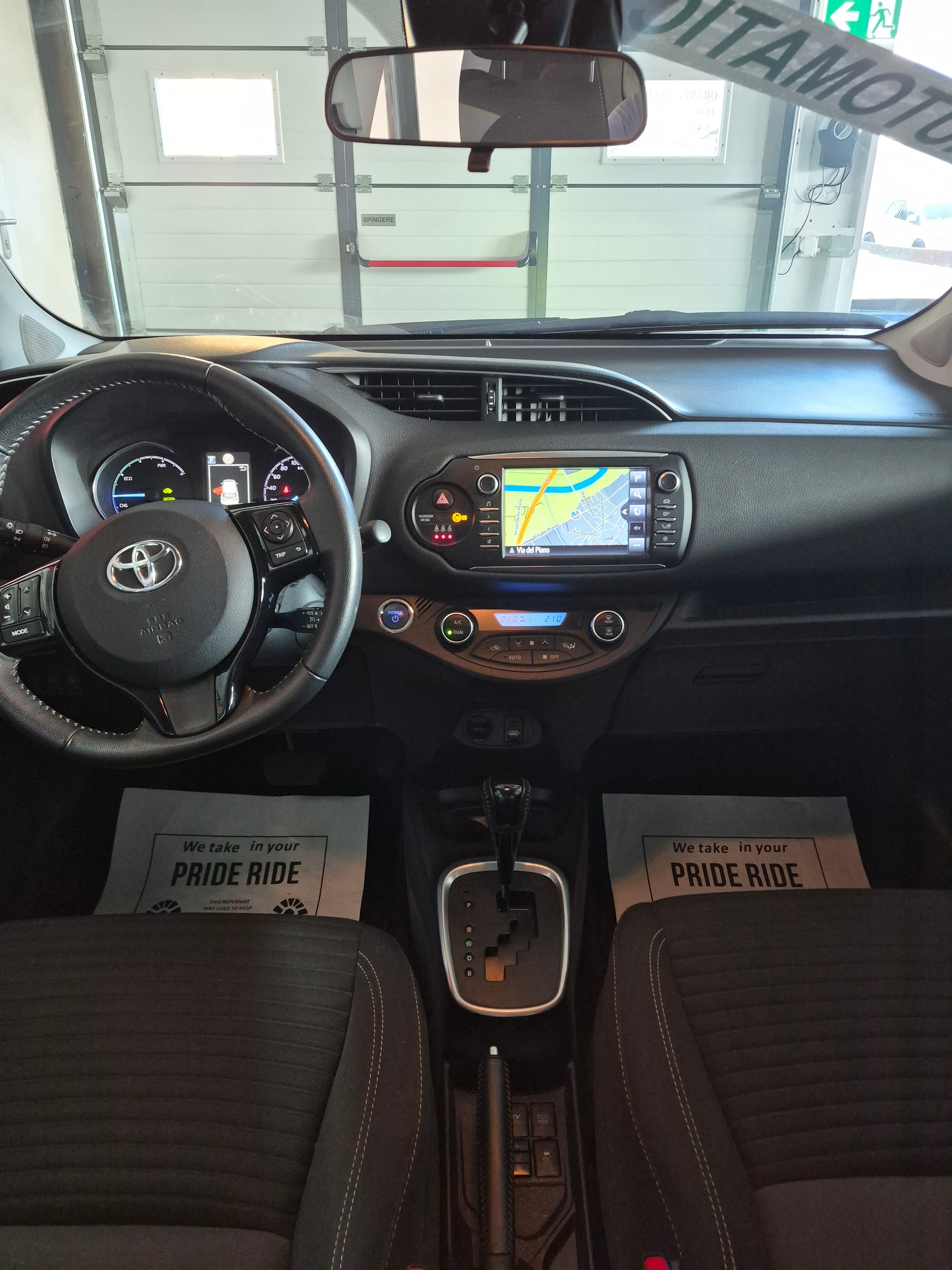 TOYOTA Yaris 1.5 VVT-i Hybrid Premium e-CVT-image-4