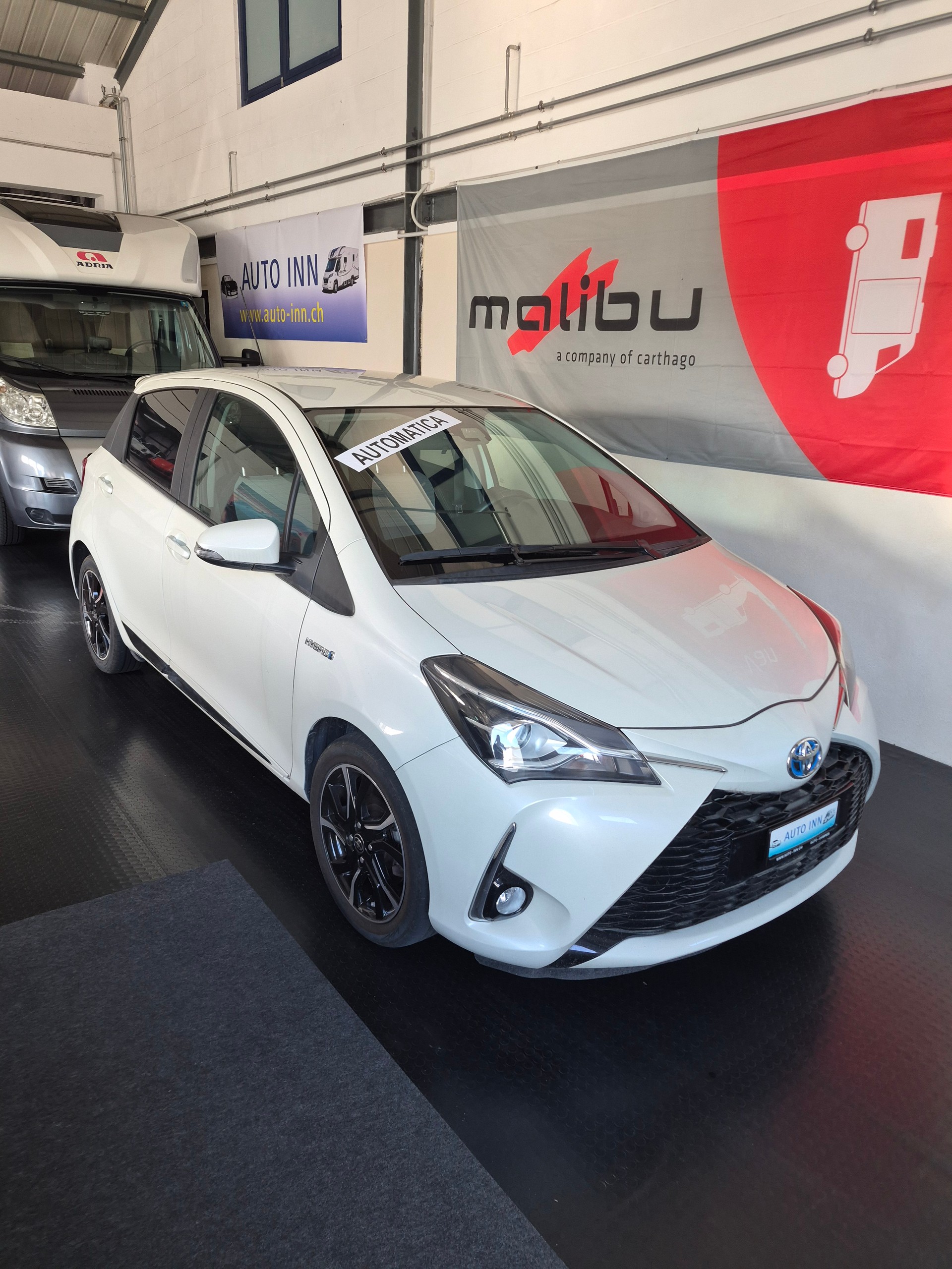 TOYOTA Yaris 1.5 VVT-i Hybrid Premium e-CVT-image-0