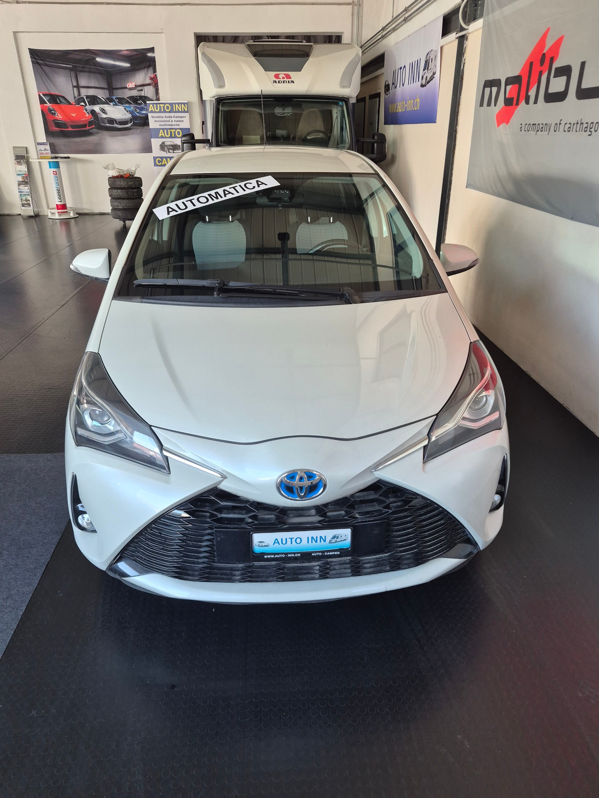 TOYOTA Yaris 1.5 VVT-i Hybrid Premium e-CVT-image-1