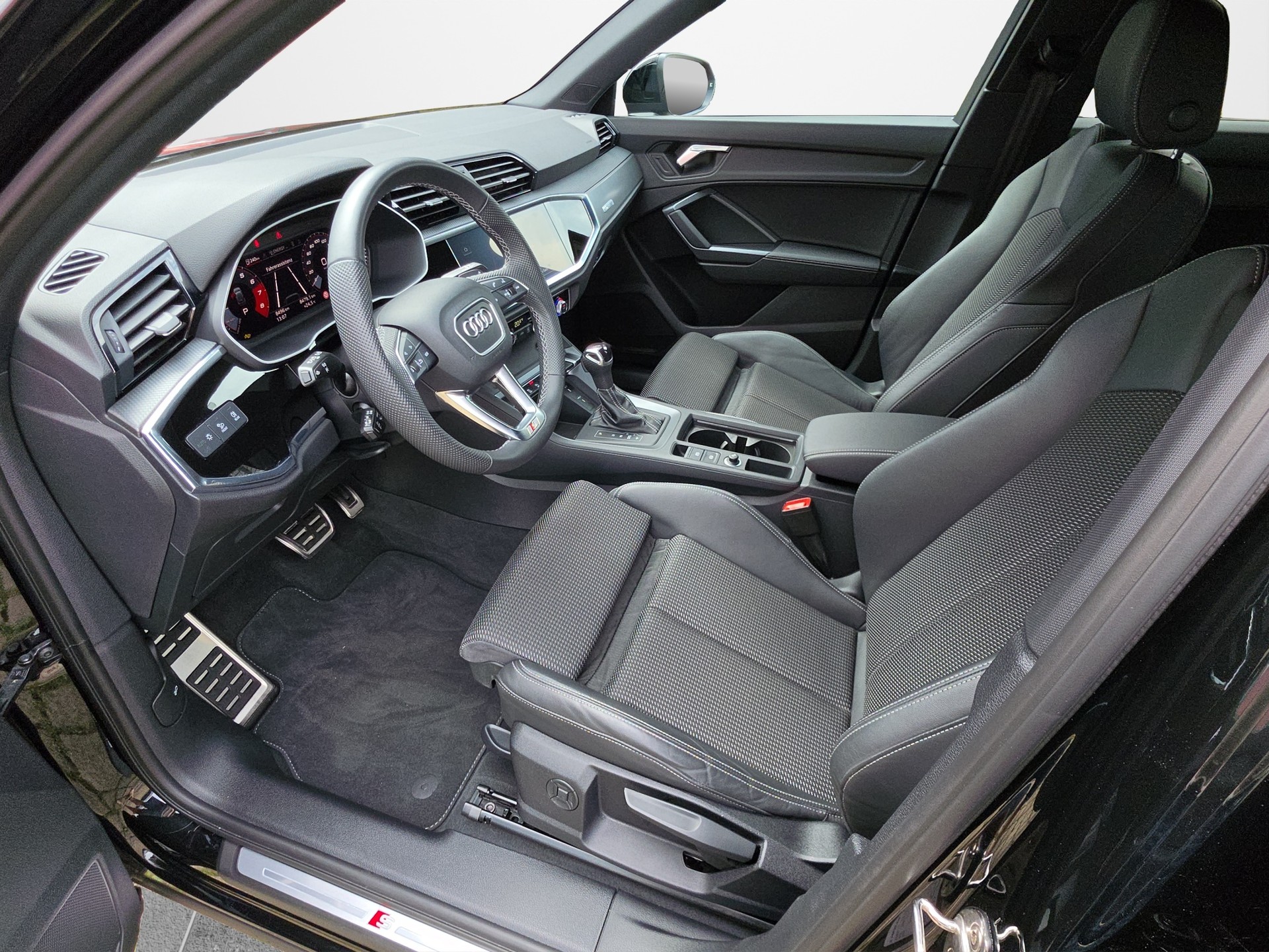 AUDI Q3 1.5 35 TFSI Advanced Attraction S-Tronic-image-11