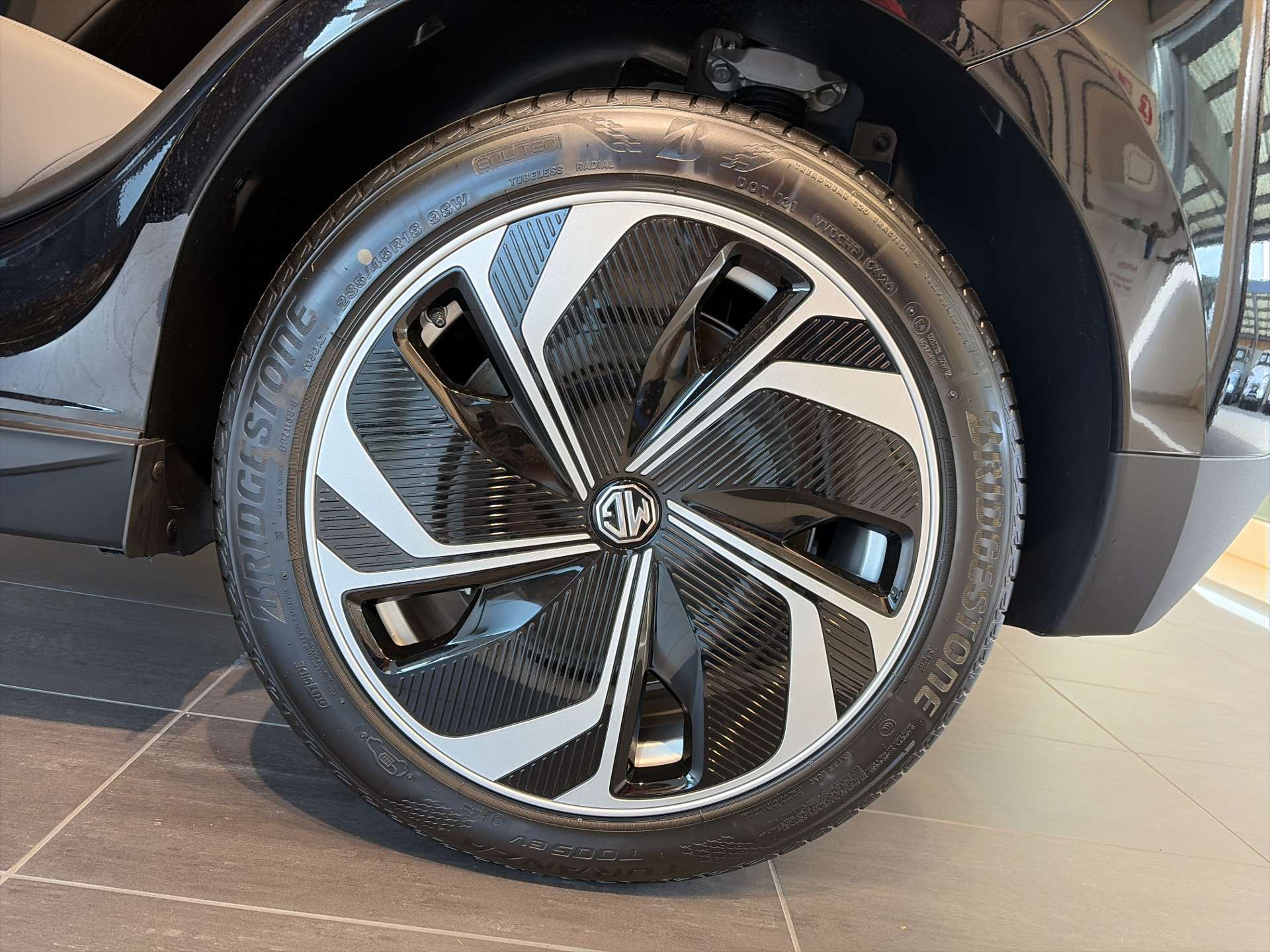 MG 4 EV 64kWh Premium Facelift Automat-image-8
