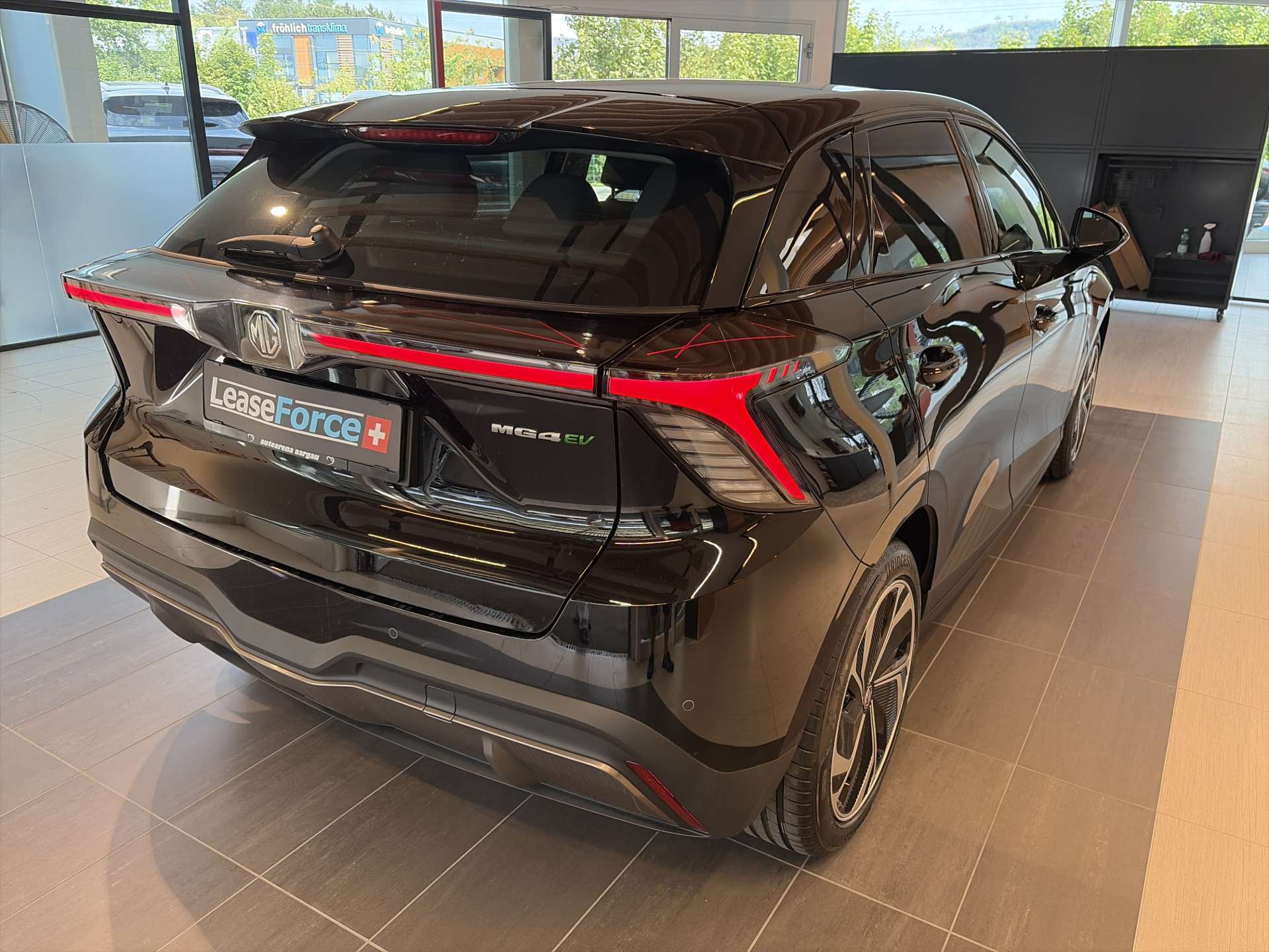 MG 4 EV 64kWh Premium Facelift Automat-image-2