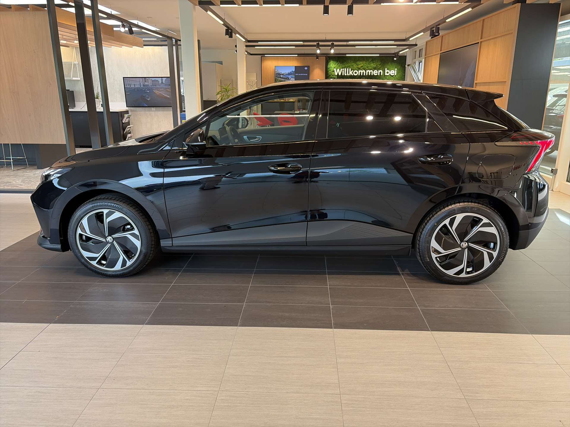 MG 4 EV 64kWh Premium Facelift Automat-image-11