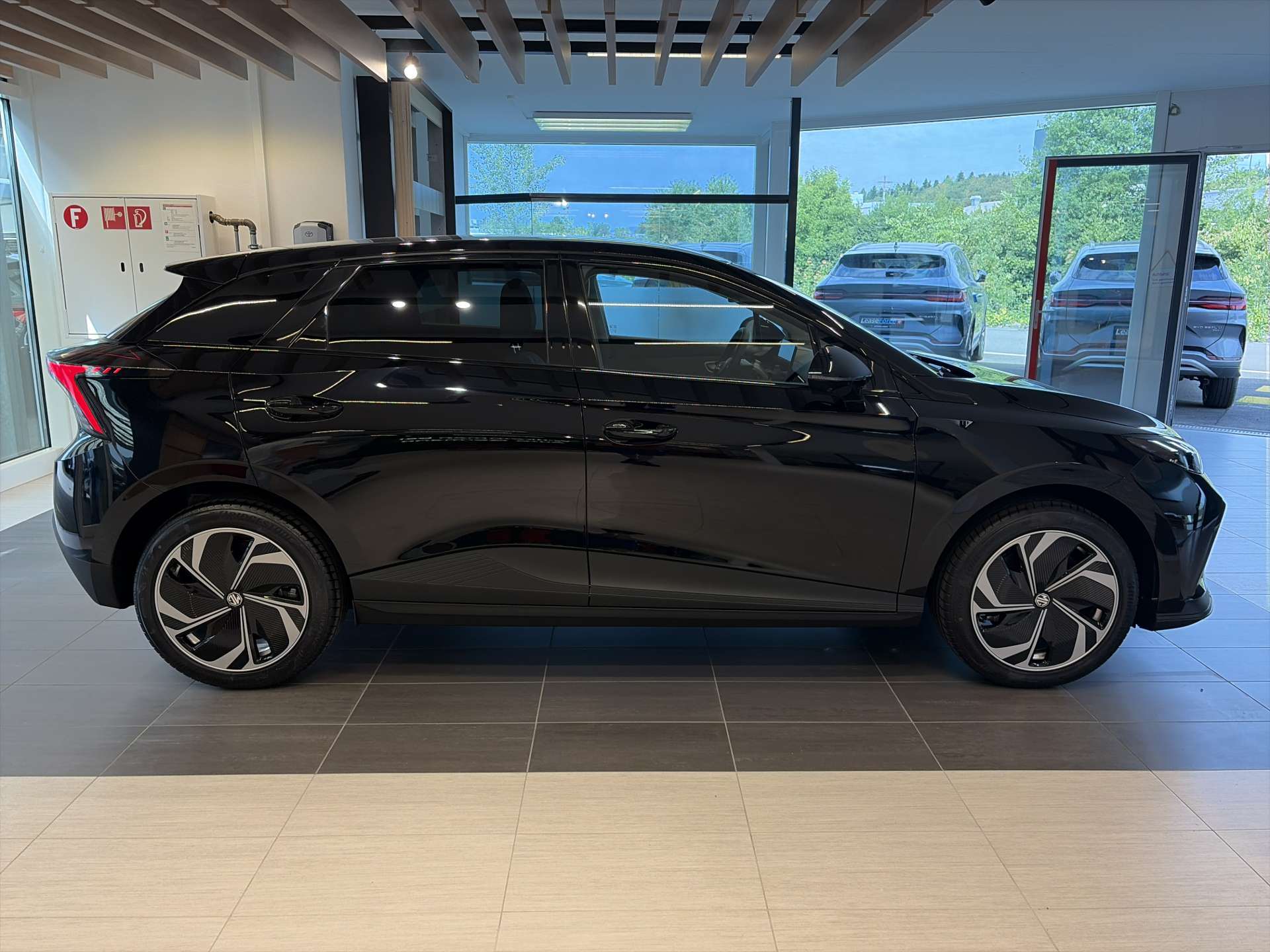 MG 4 EV 64kWh Premium Facelift Automat-image-13