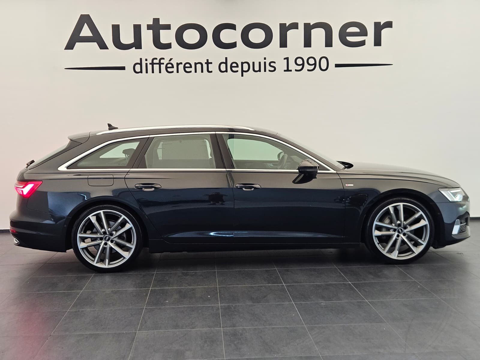 AUDI A6 Avant 45 TFSI Sport Attraction quattro S-tronic-image-5