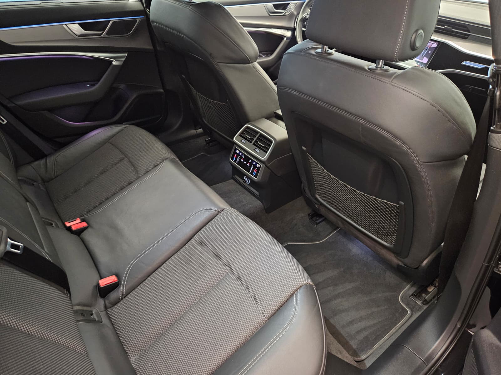 AUDI A6 Avant 45 TFSI Sport Attraction quattro S-tronic-image-13