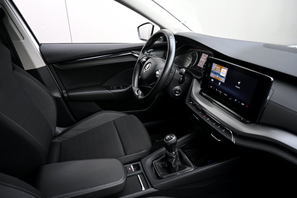 SKODA Octavia Combi 2.0 TDI Ambition-image-6